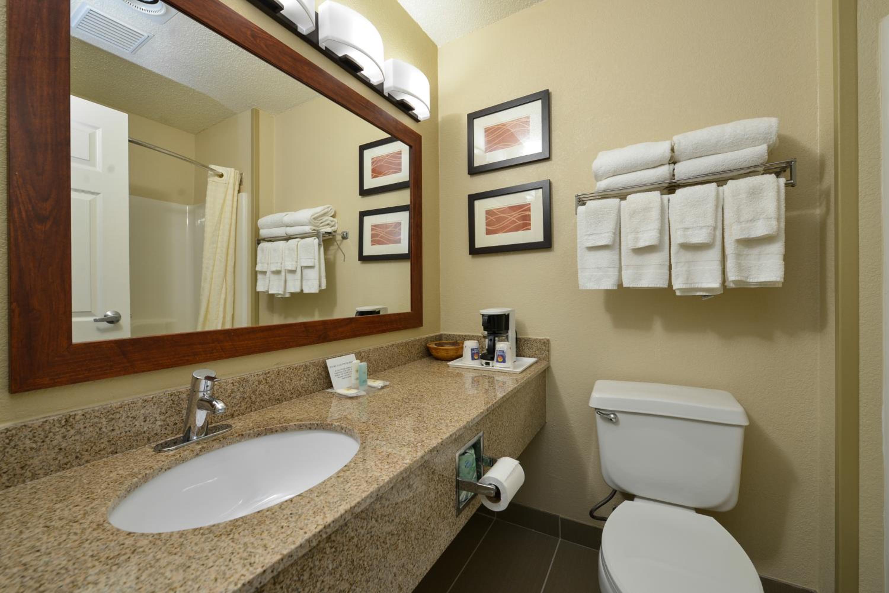 Queen Room - Non-Smoking - Photo 7