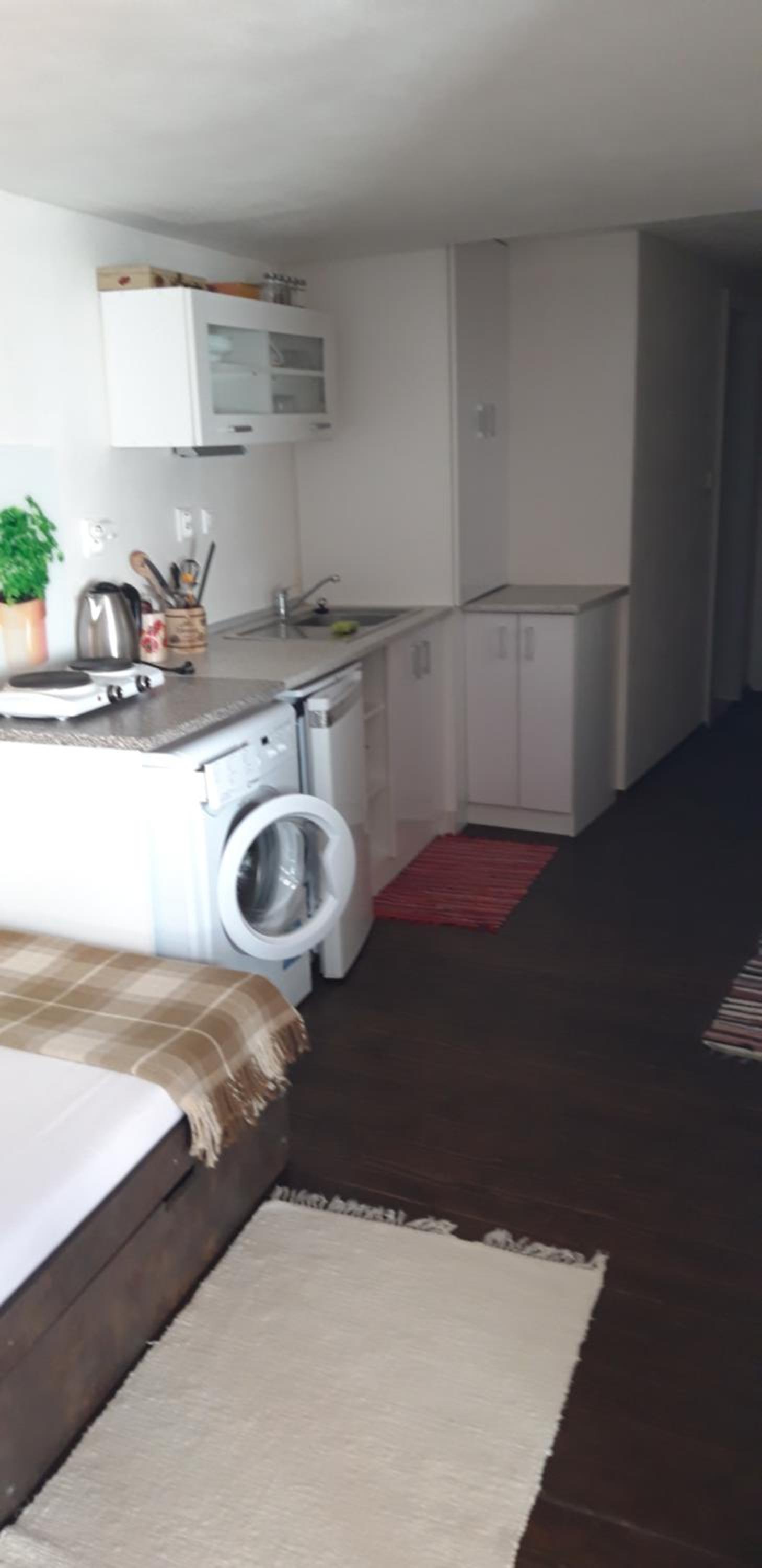 One-Bedroom Apartment - Photo 3