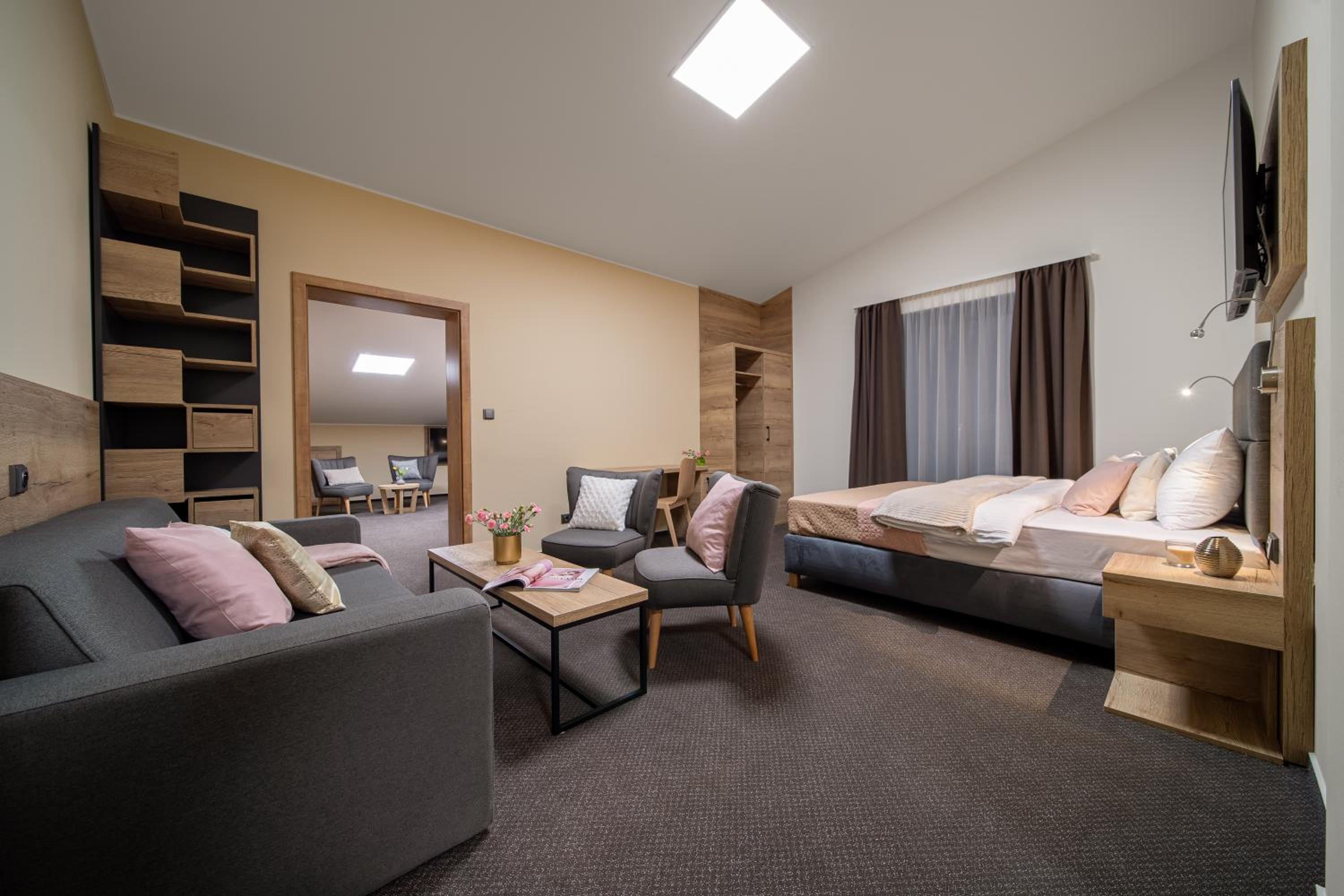 Superior Two-Bedroom Apartment with Mountain View photo 1
