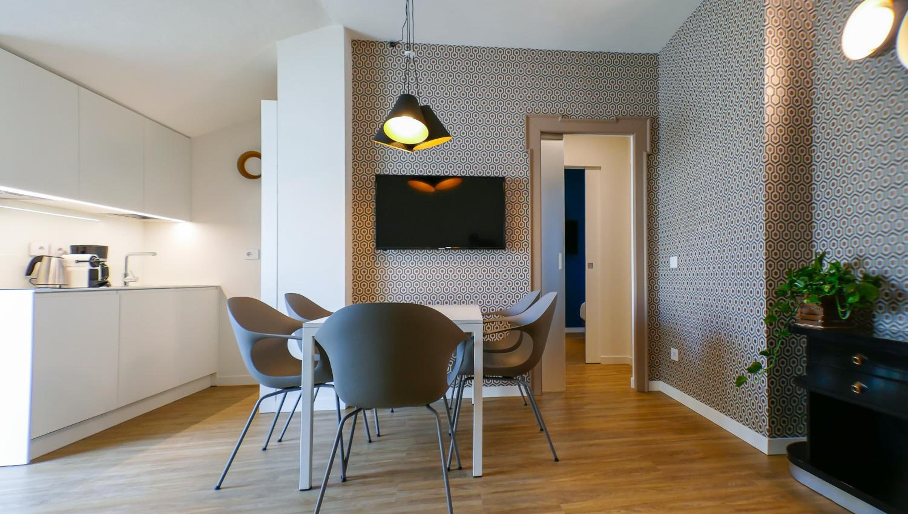 Apartment with Terrace - Photo 5