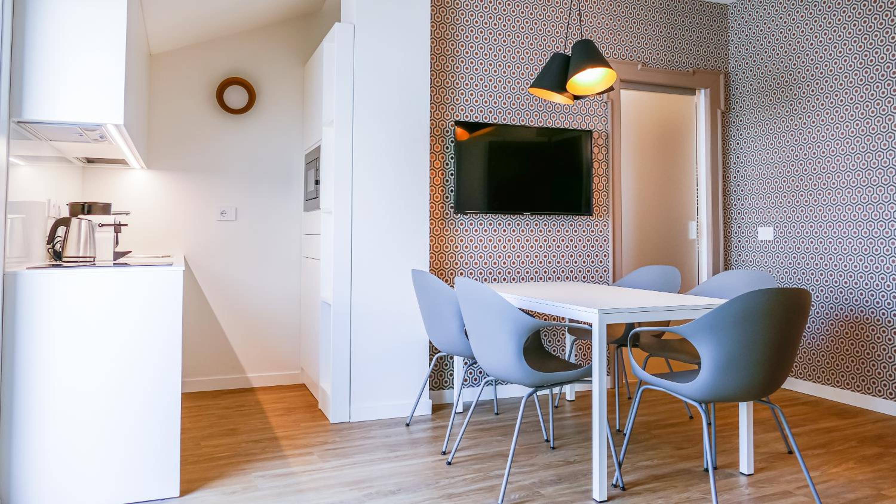 Apartment with Terrace - Photo 6