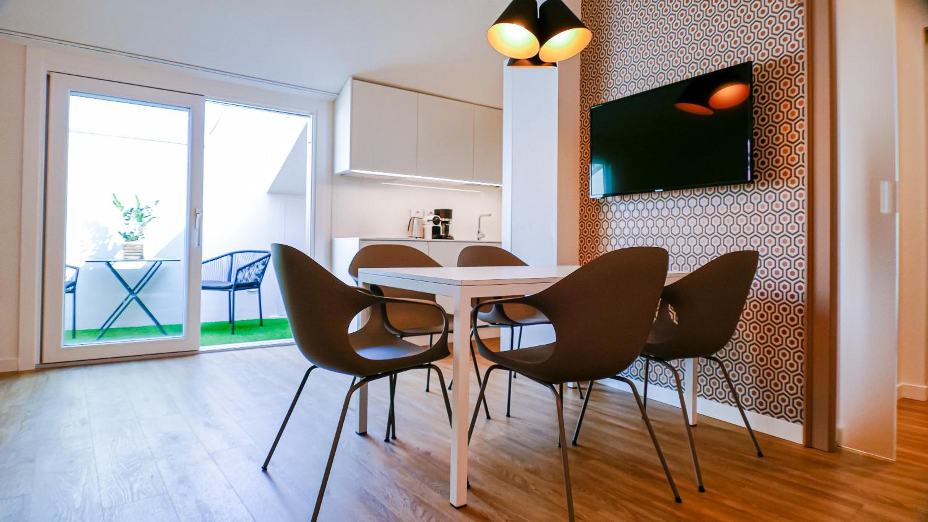 Apartment with Terrace - Photo 18