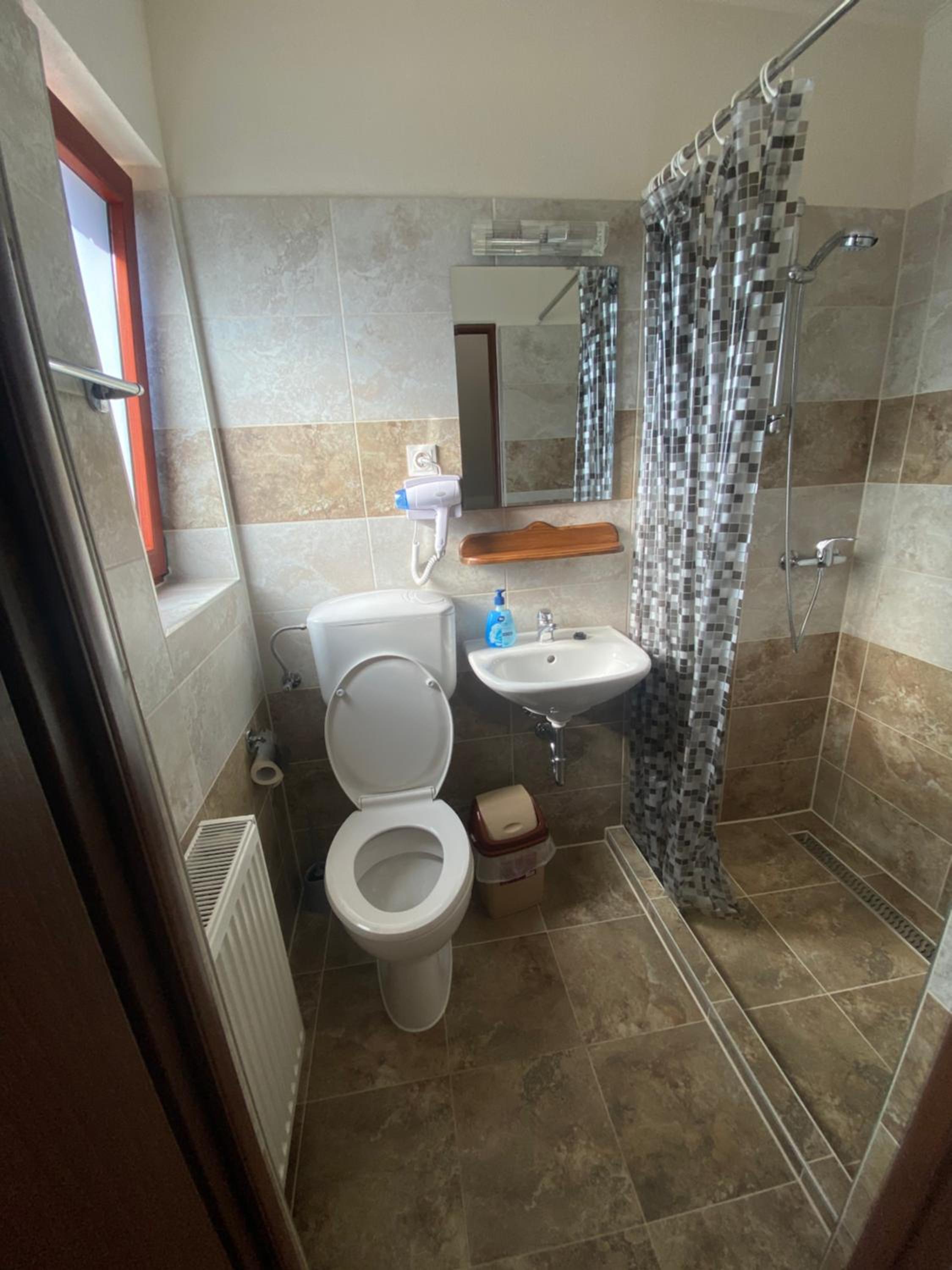 Twin Room with Bathroom - Photo 2