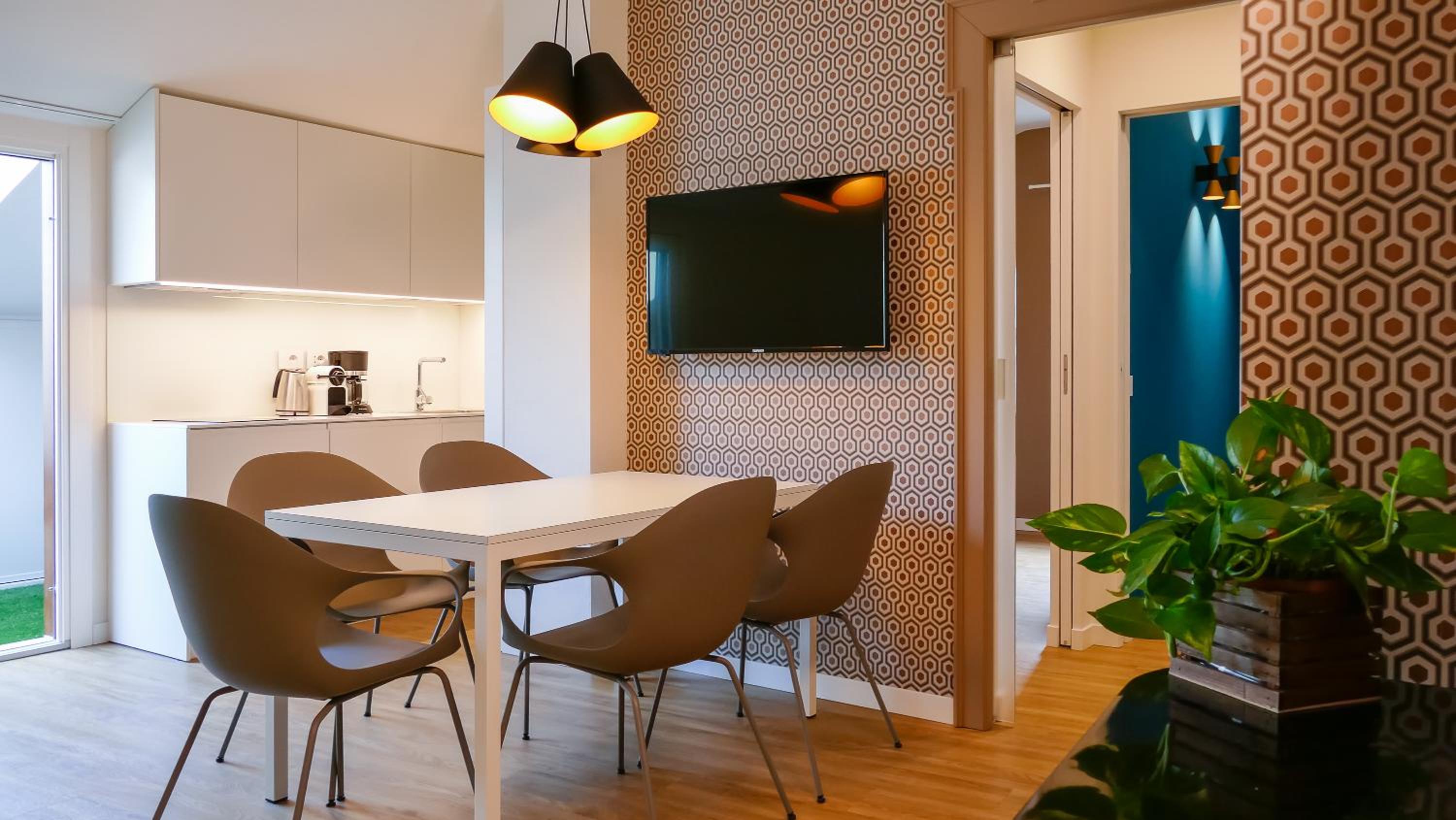 Apartment with Terrace - Photo 4