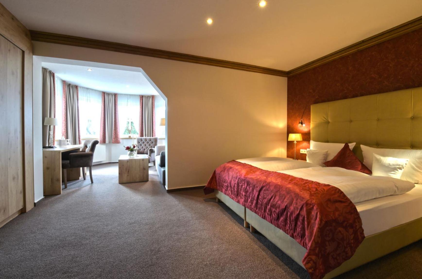 Deluxe Double Room (2 Adults + 1 Child) photo 1