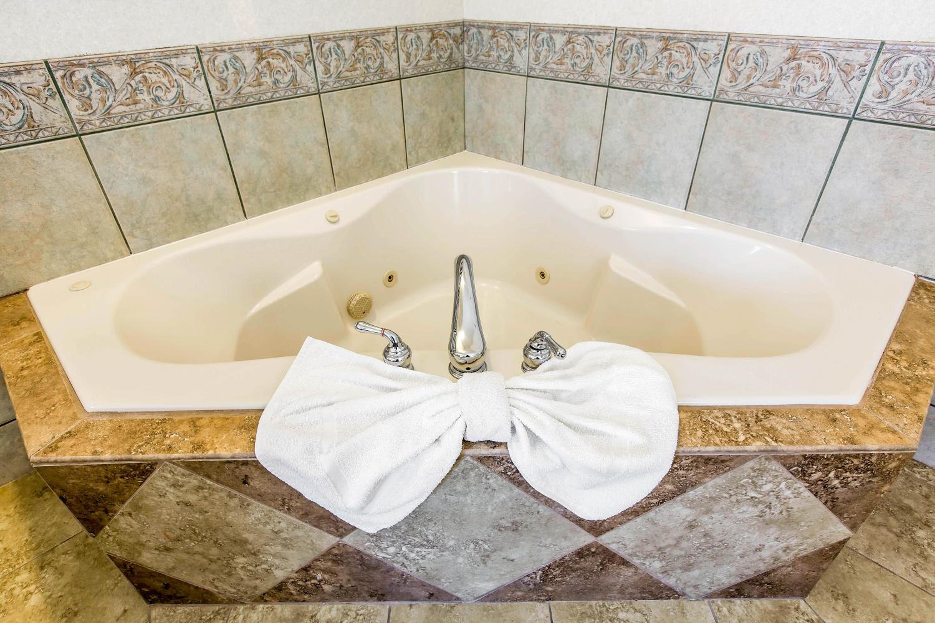 King Suite with Hot Tub - Non-Smoking