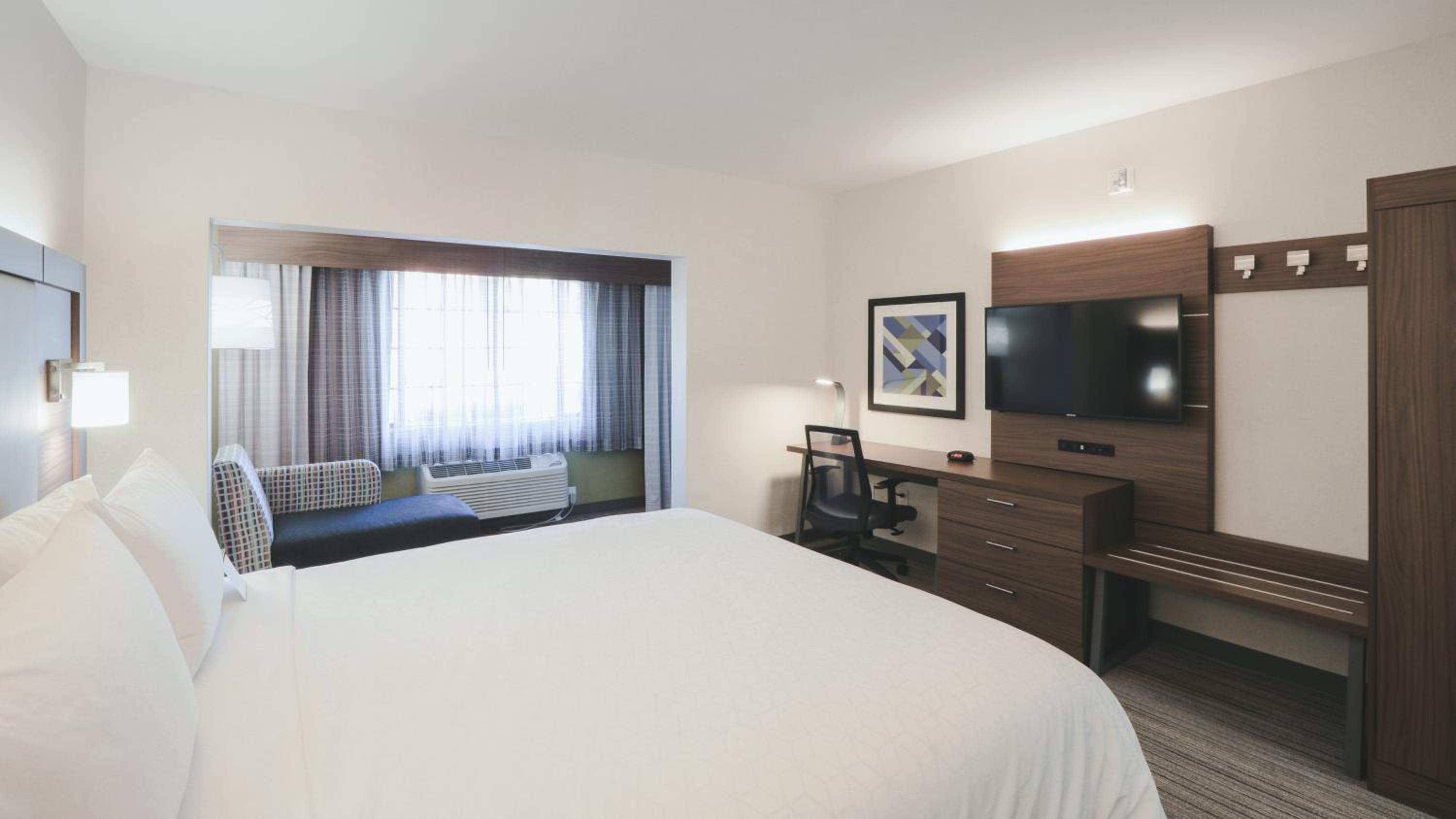 Standard King Room - Photo 3