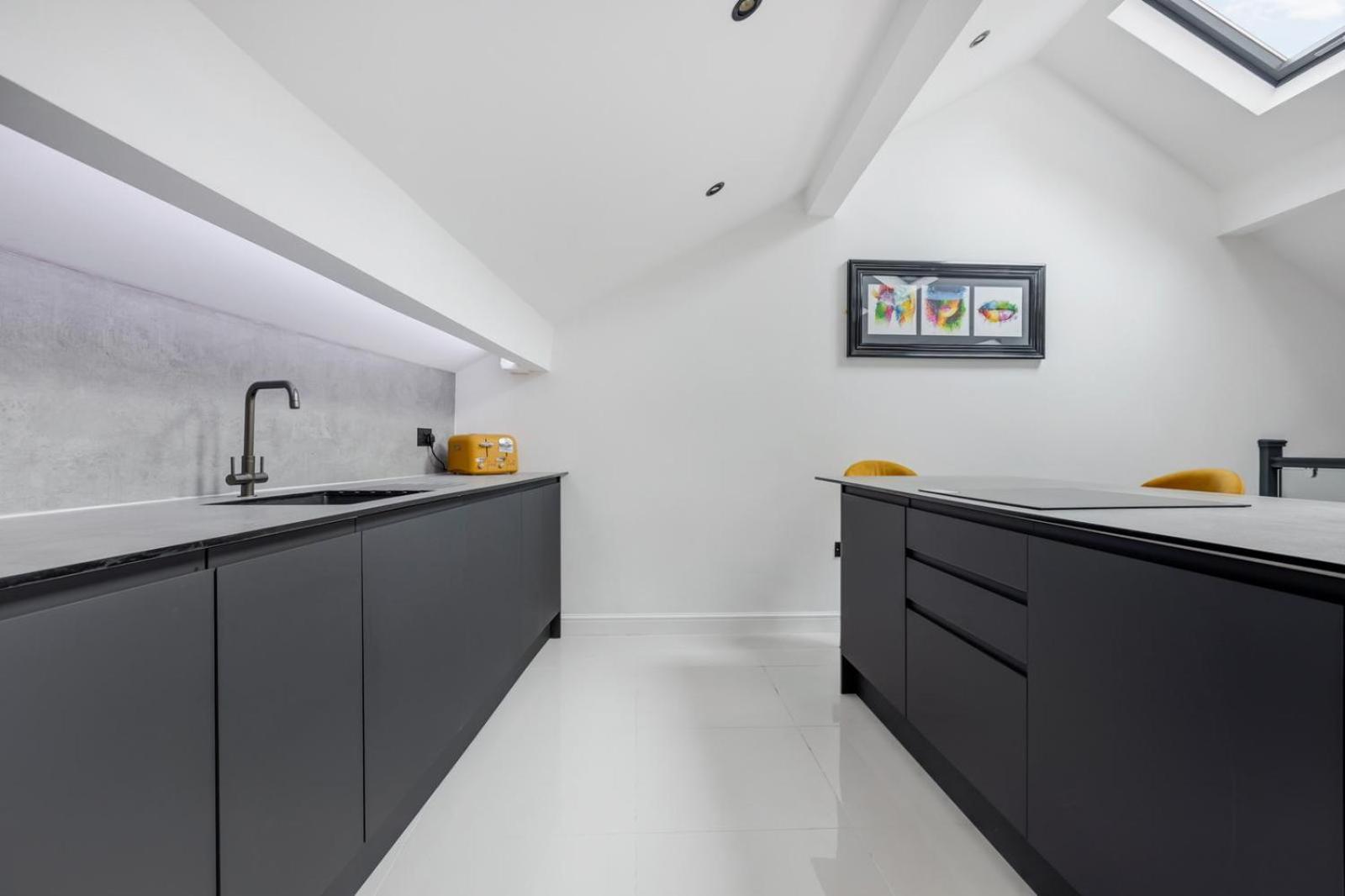 Two-Bedroom Apartment - Photo 2