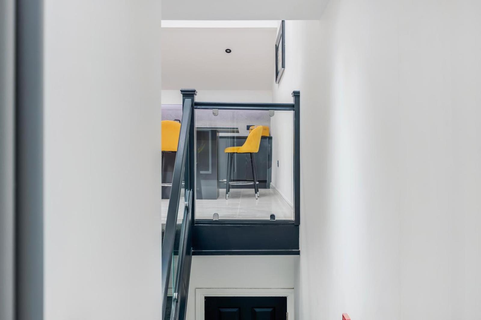 Two-Bedroom Apartment - Photo 4