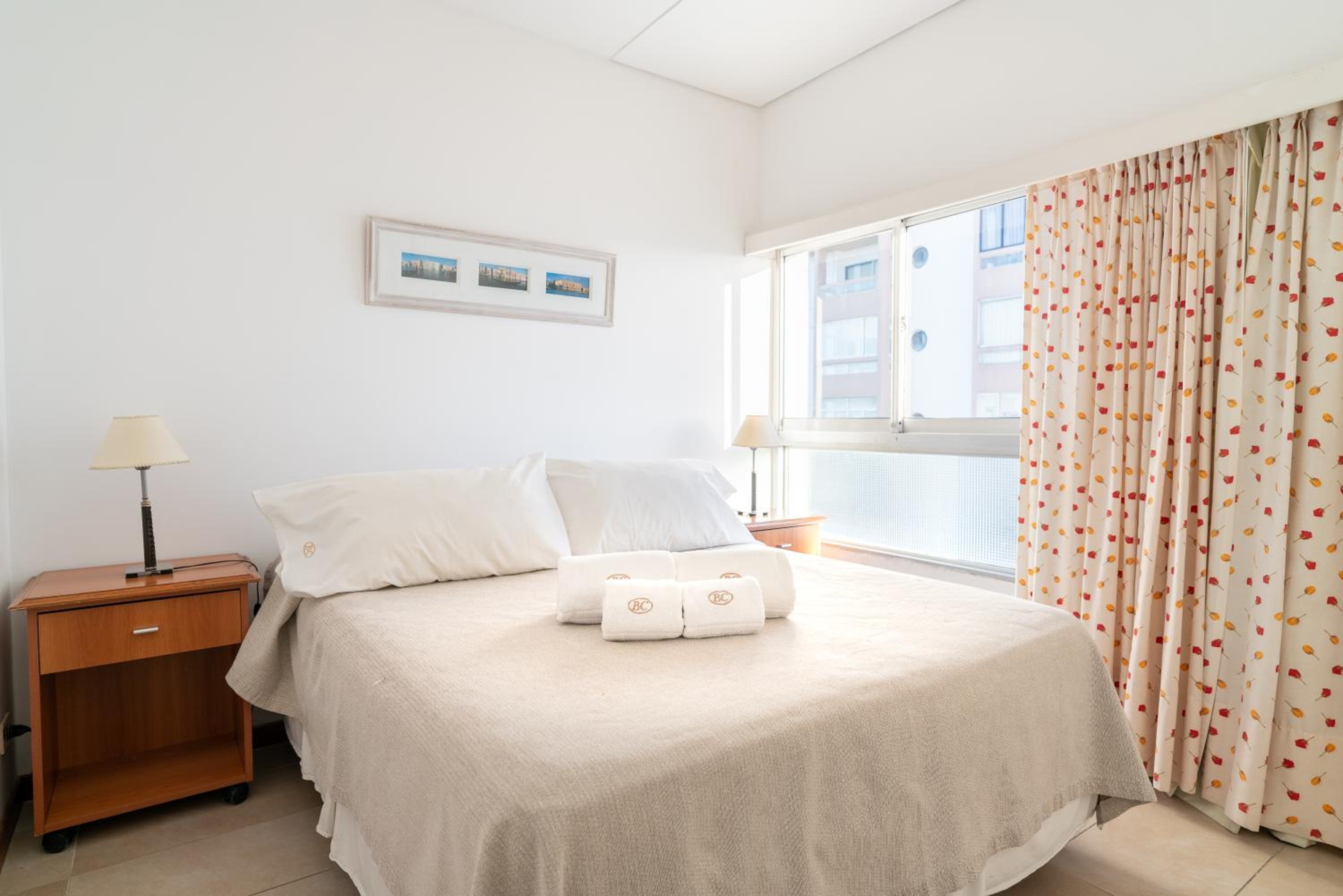 One-Bedroom Apartment with Sea View photo 3