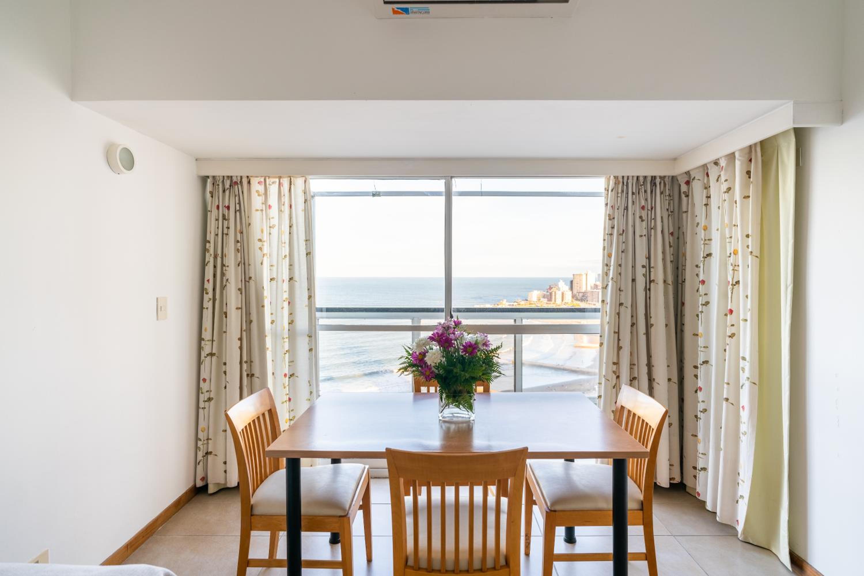 One-Bedroom Apartment with Sea View photo 2