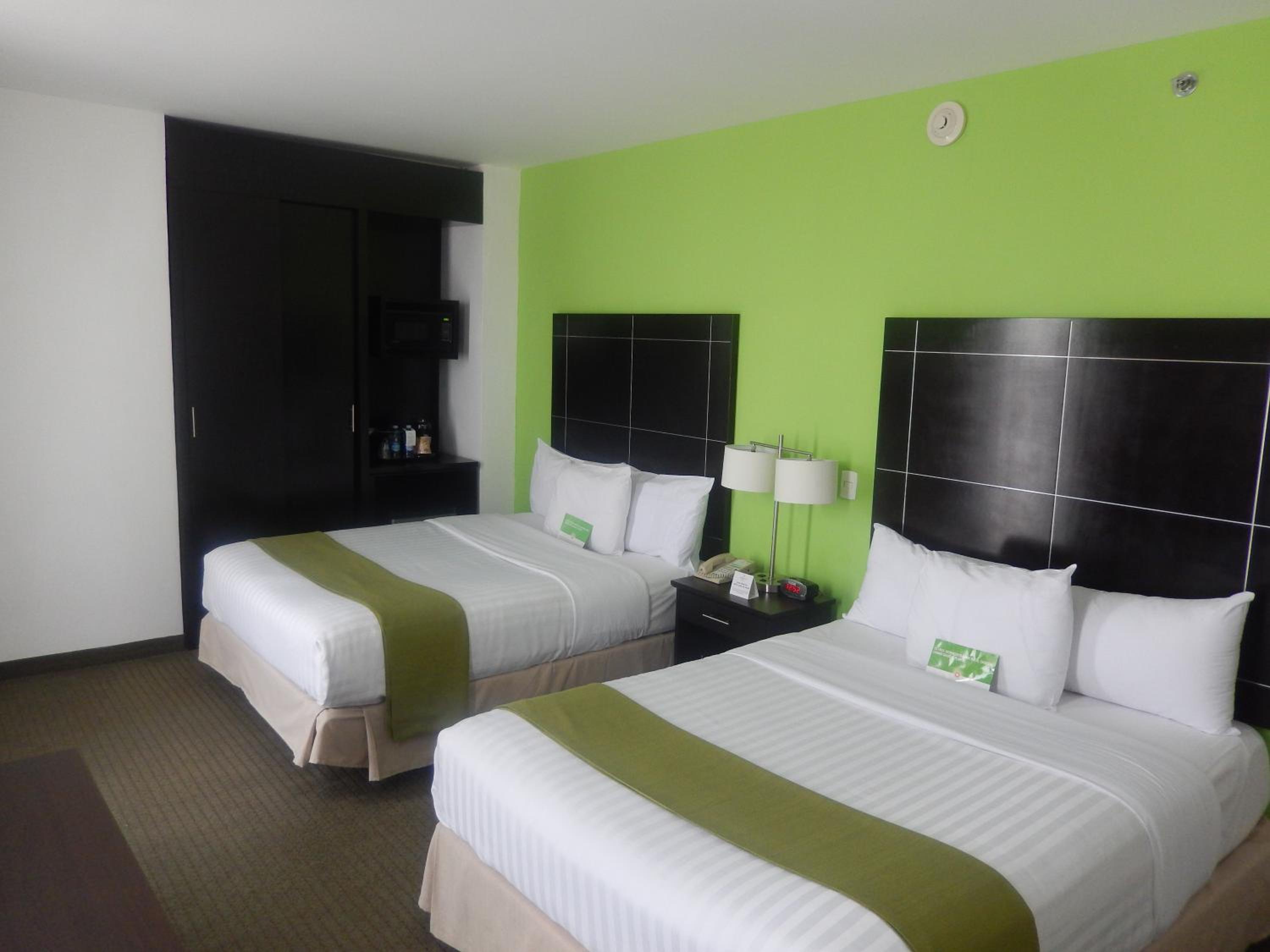 Deluxe Family Suite - Non-Smoking - Photo 4