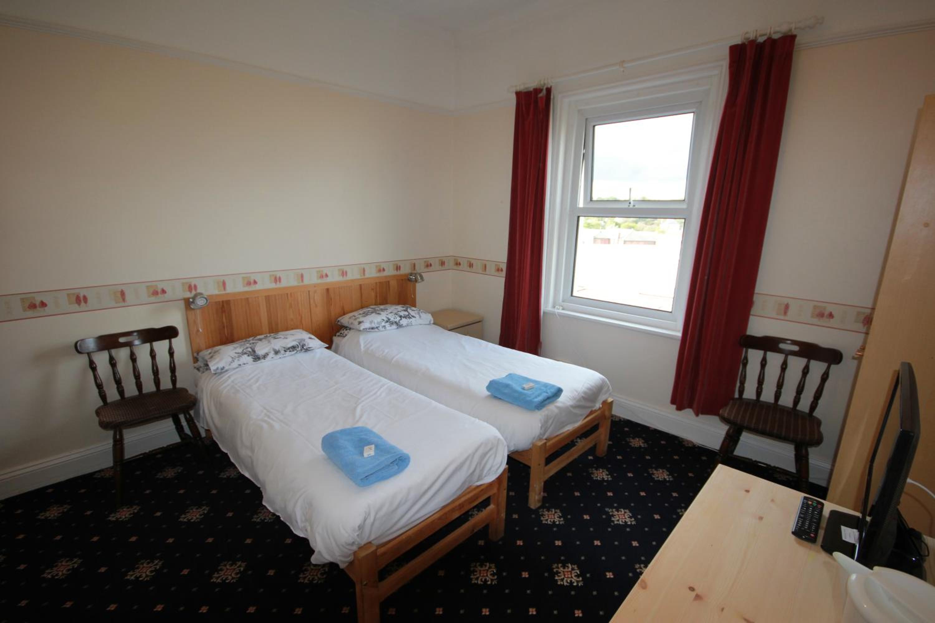 Twin Room - Photo 5