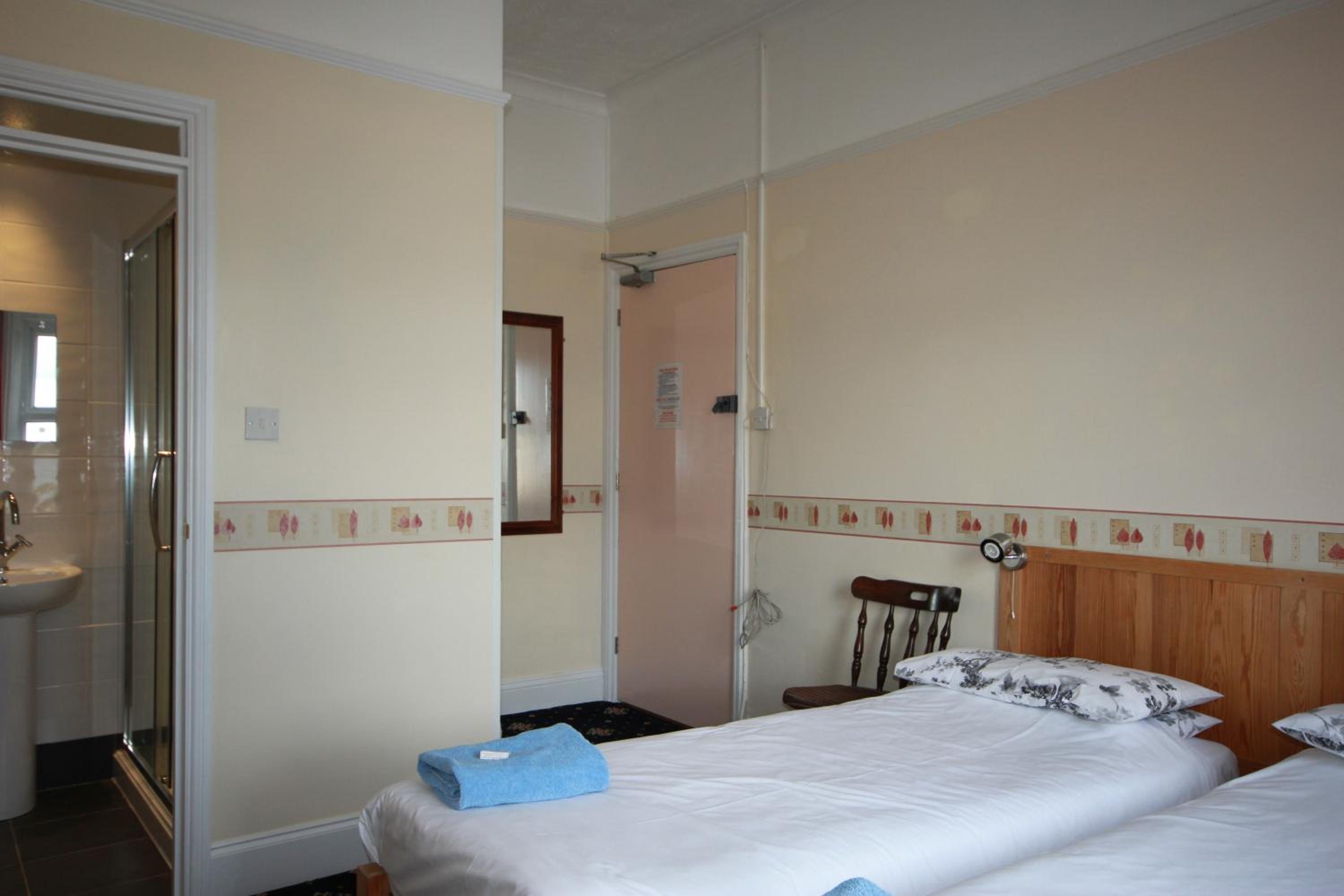 Twin Room - Photo 7