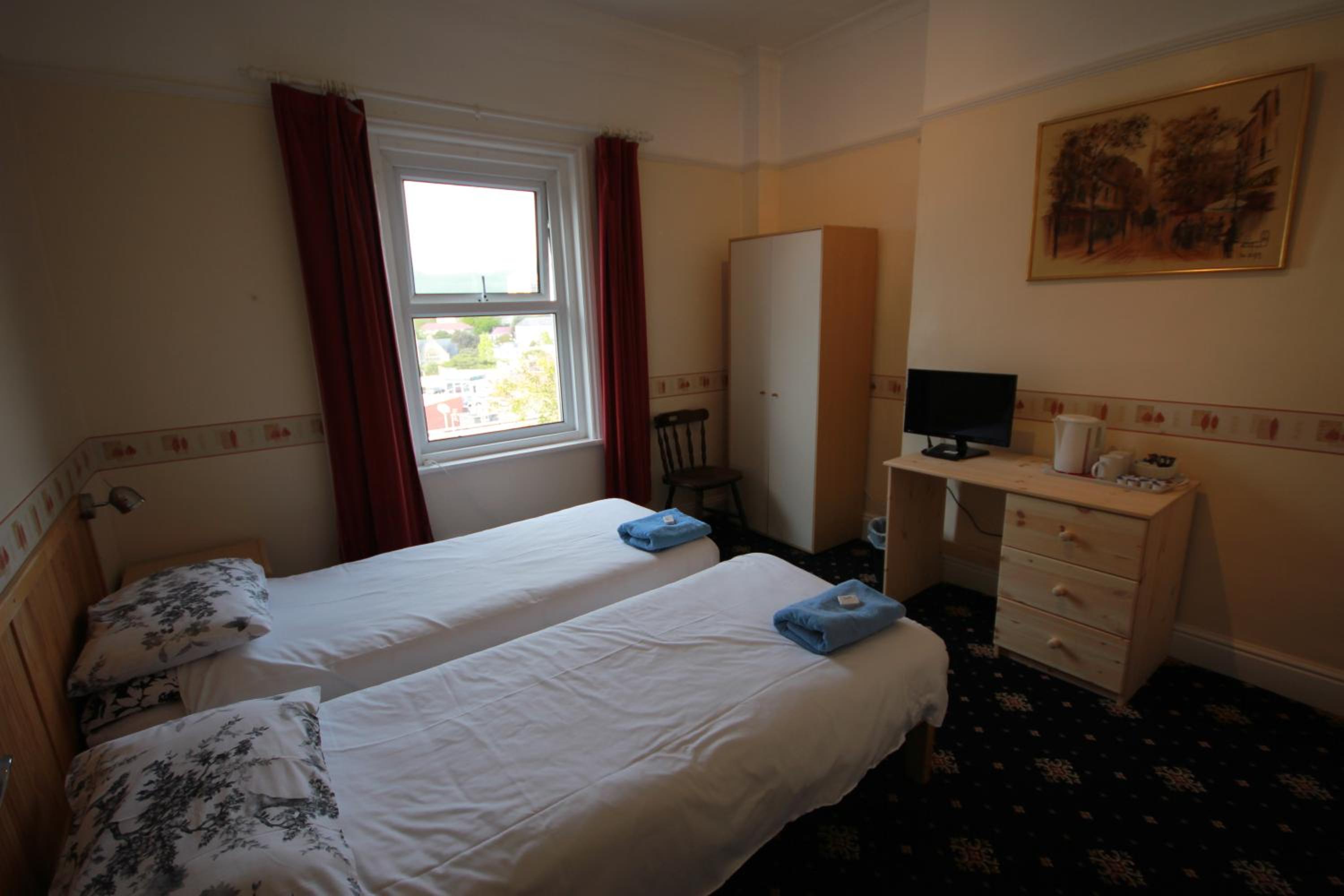Twin Room - Photo 1