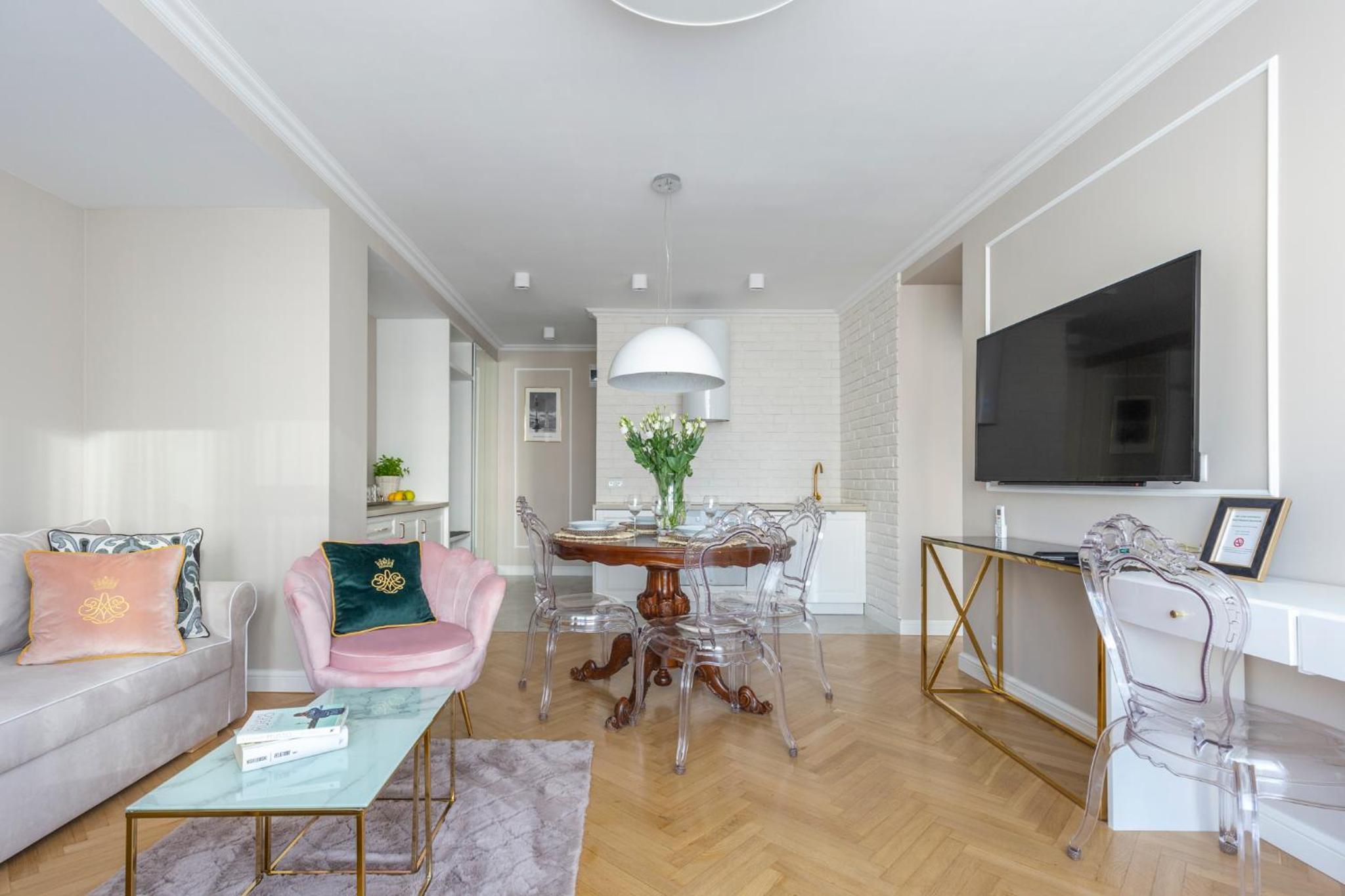Deluxe Apartment with Balcony - Photo 8