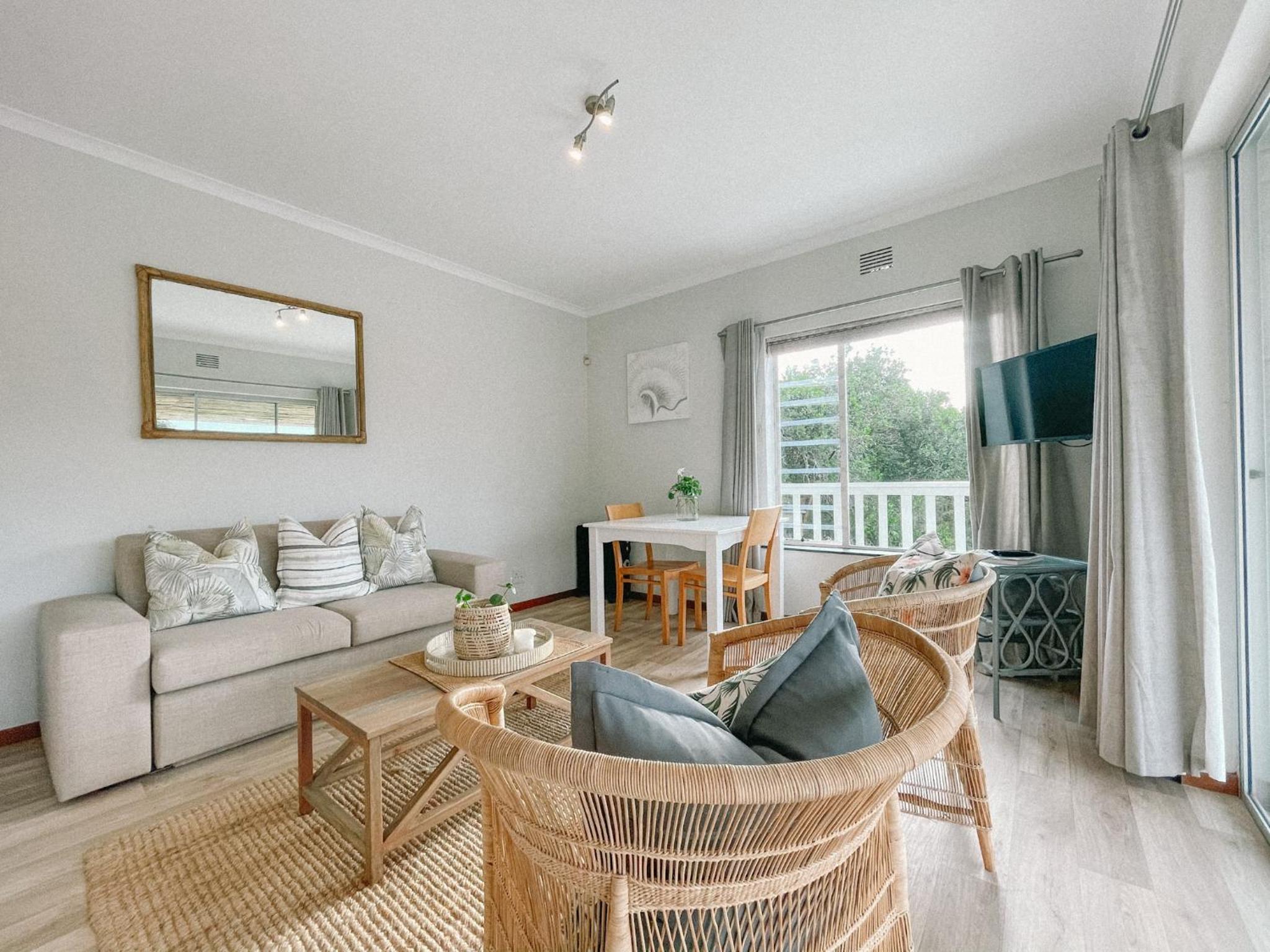 One-Bedroom Apartment - Photo 3