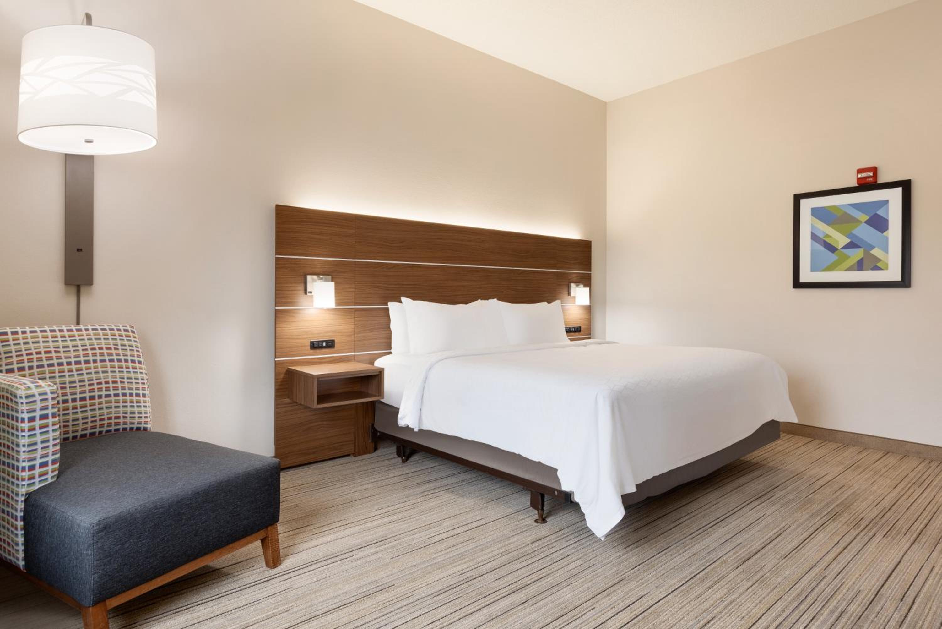 Standard King Room with Walk-In Shower - Photo 1