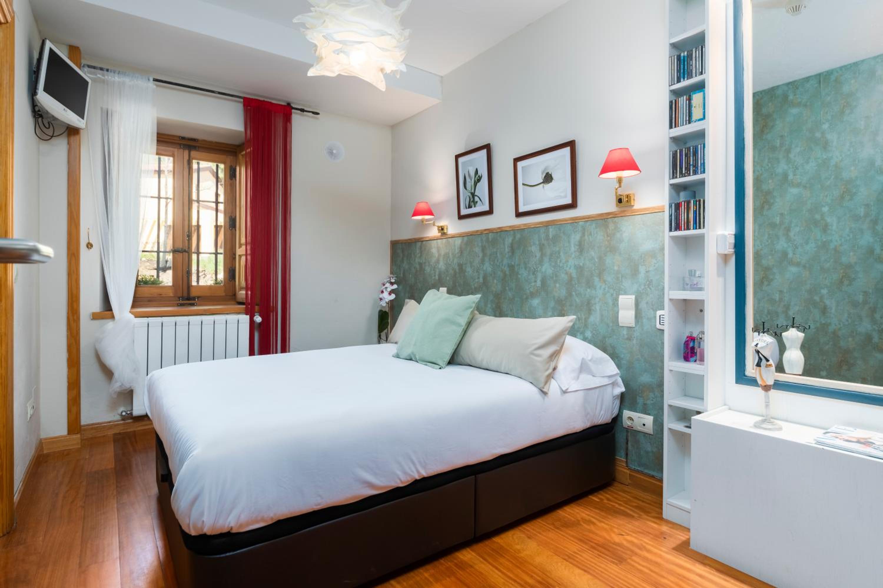 Double Room - Photo 6