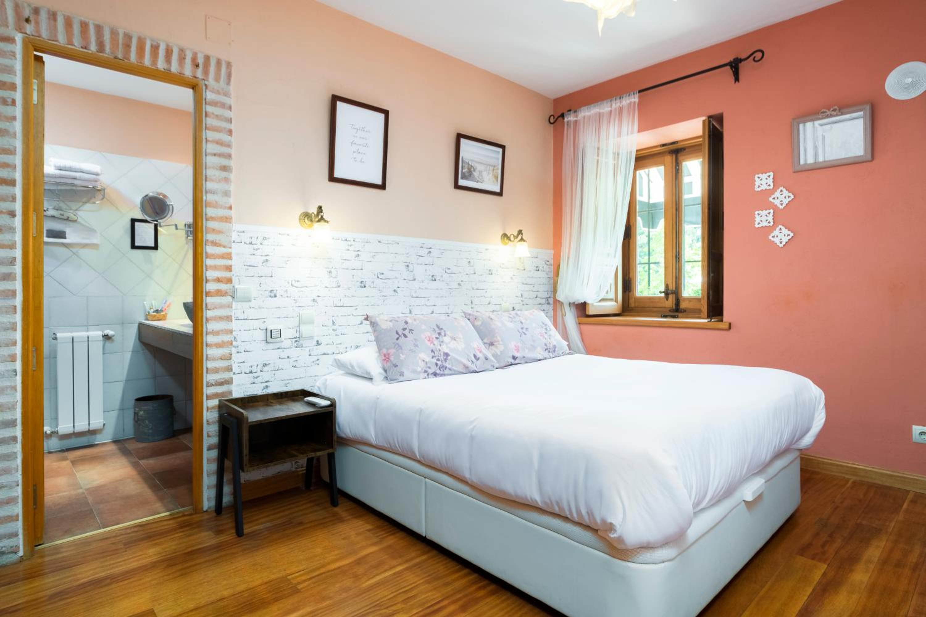 Double Room - Photo 14