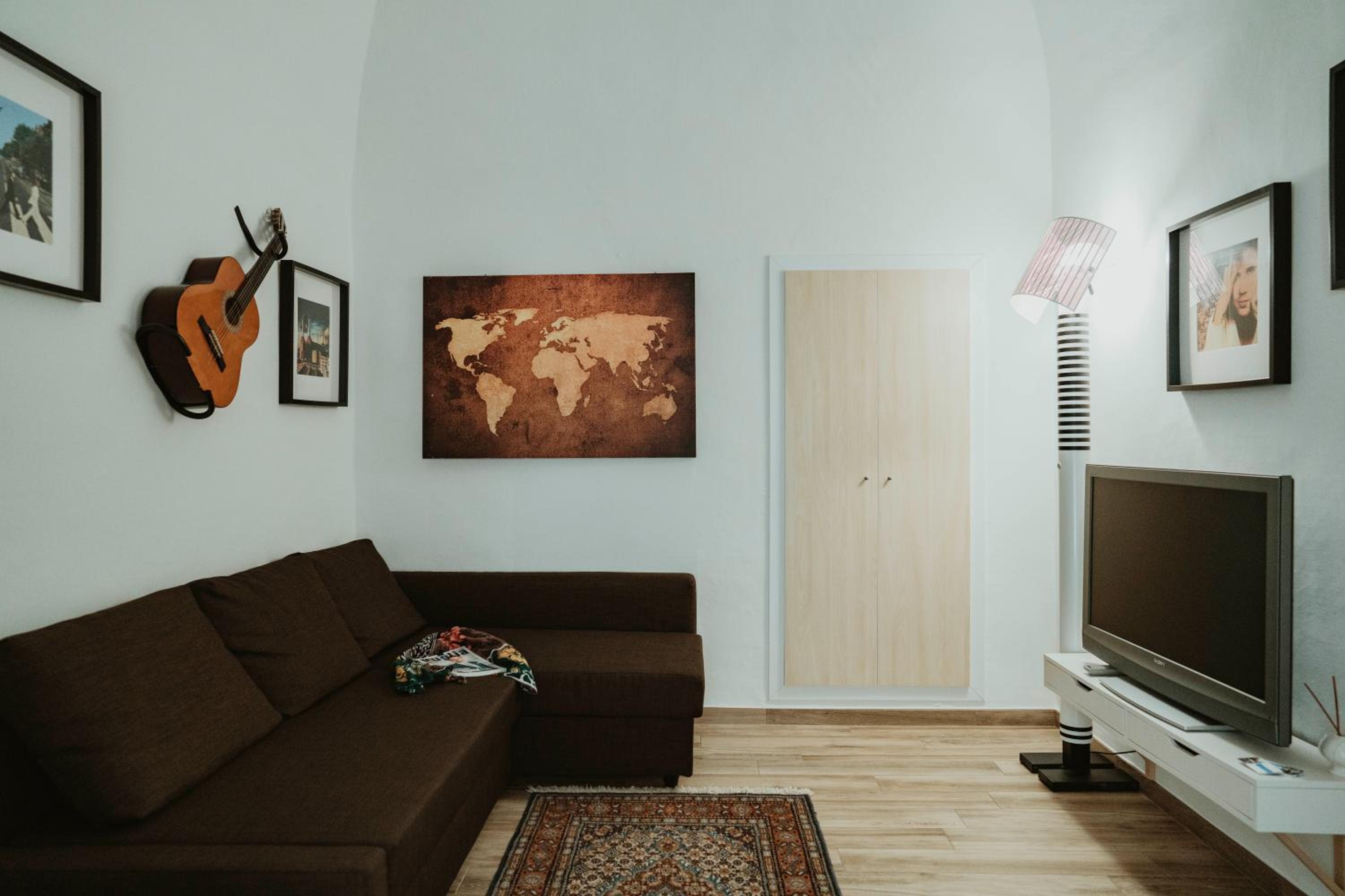One-Bedroom House - Photo 31