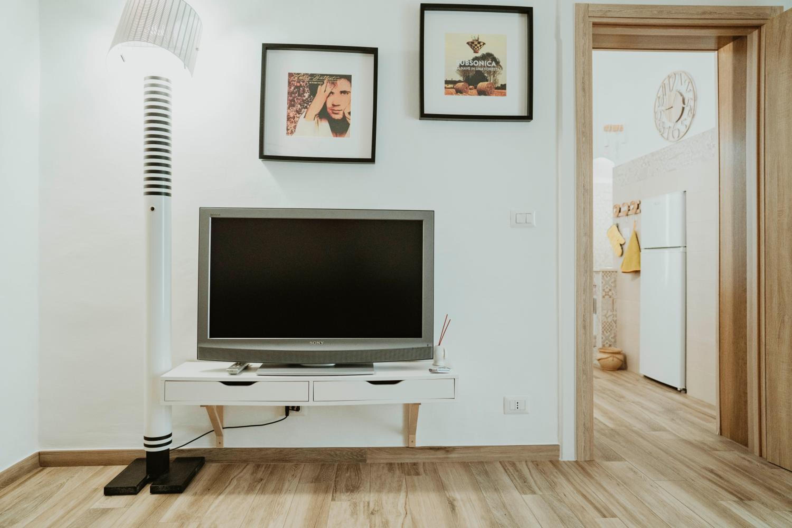 One-Bedroom House - Photo 32