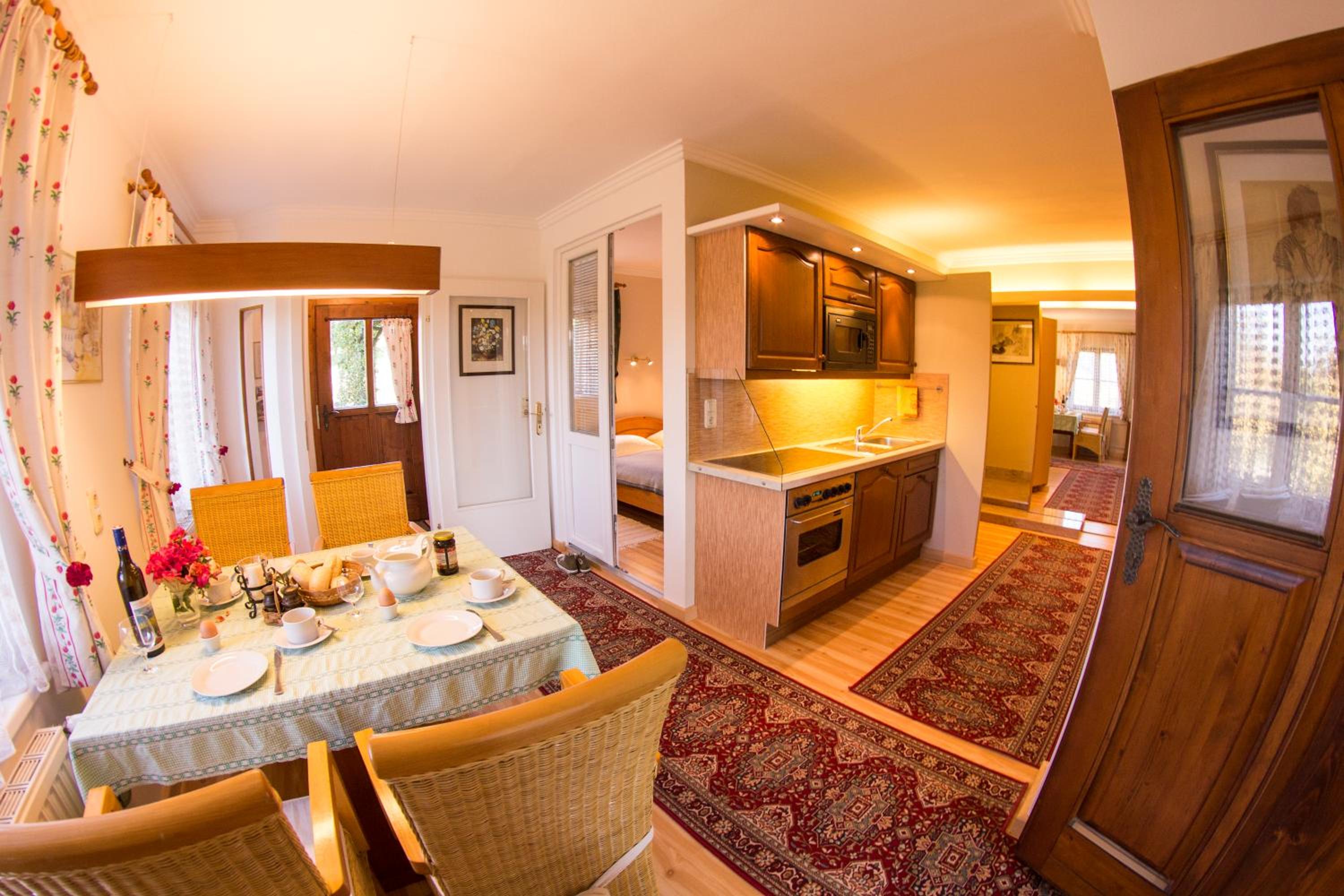 One-Bedroom Apartment with Terrace photo 2