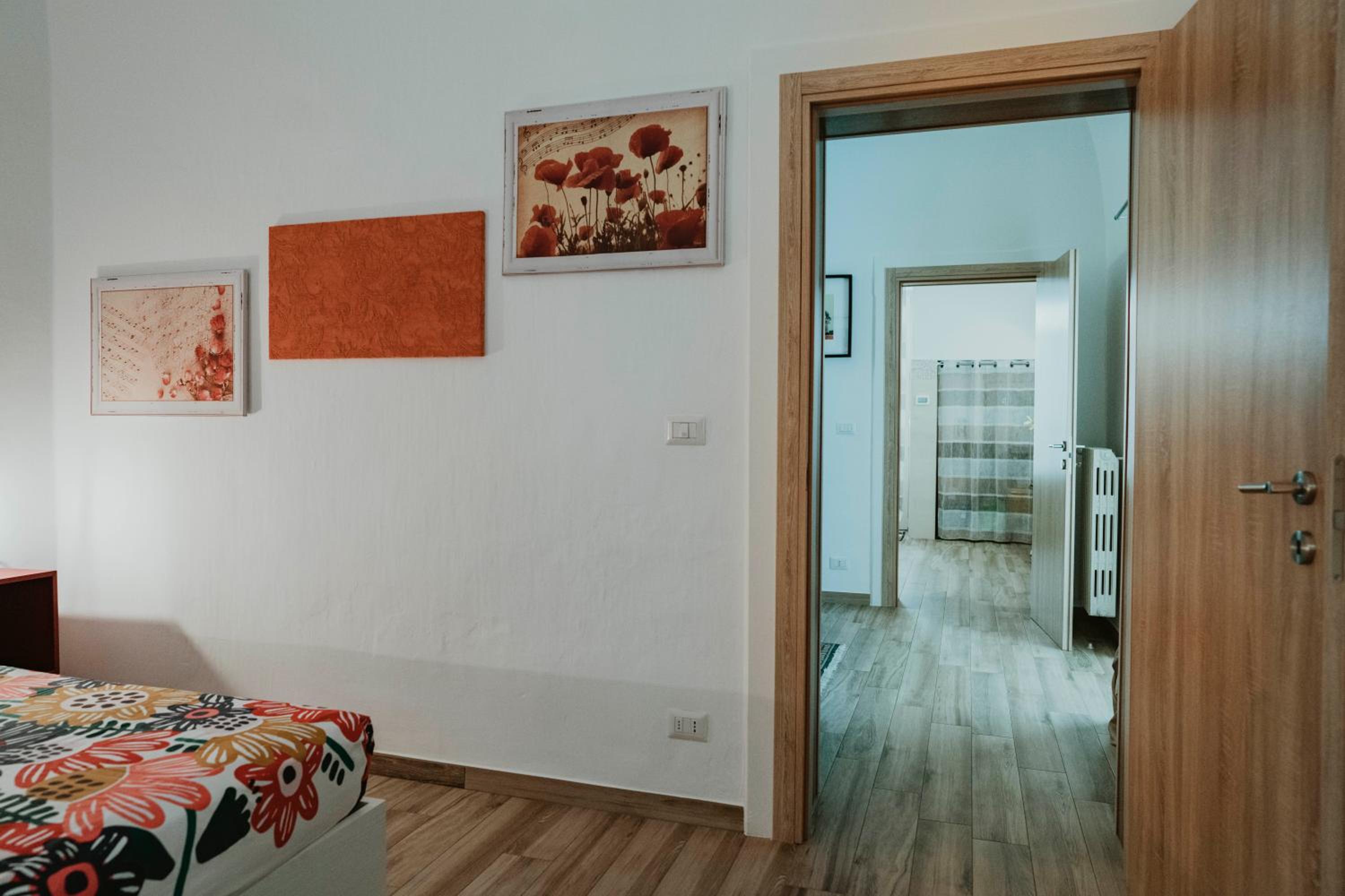 One-Bedroom House - Photo 18