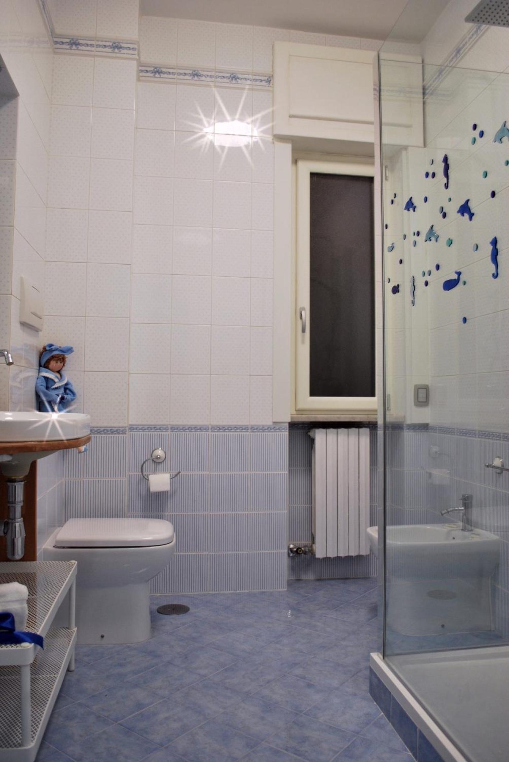 Double or Twin Room with Private Bathroom photo 3