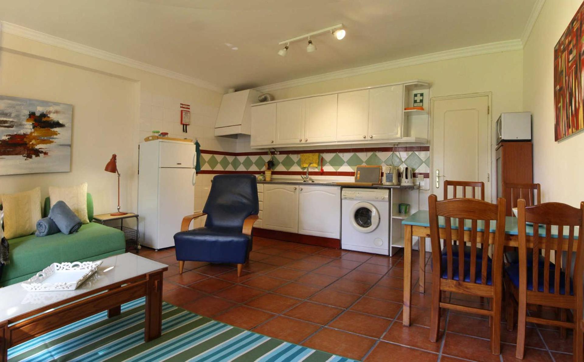 One-Bedroom Apartment photo 2