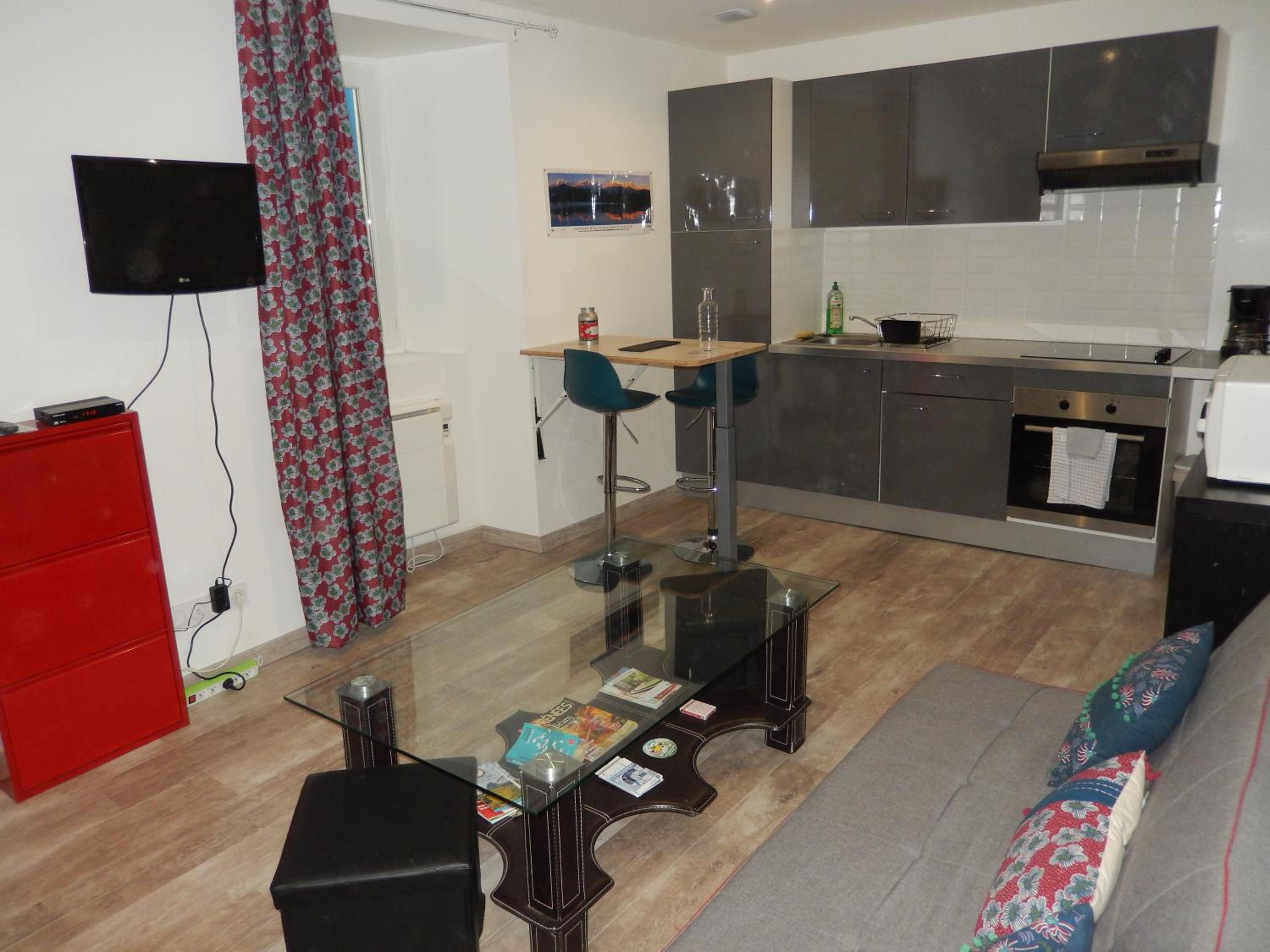 One-Bedroom Apartment photo 2