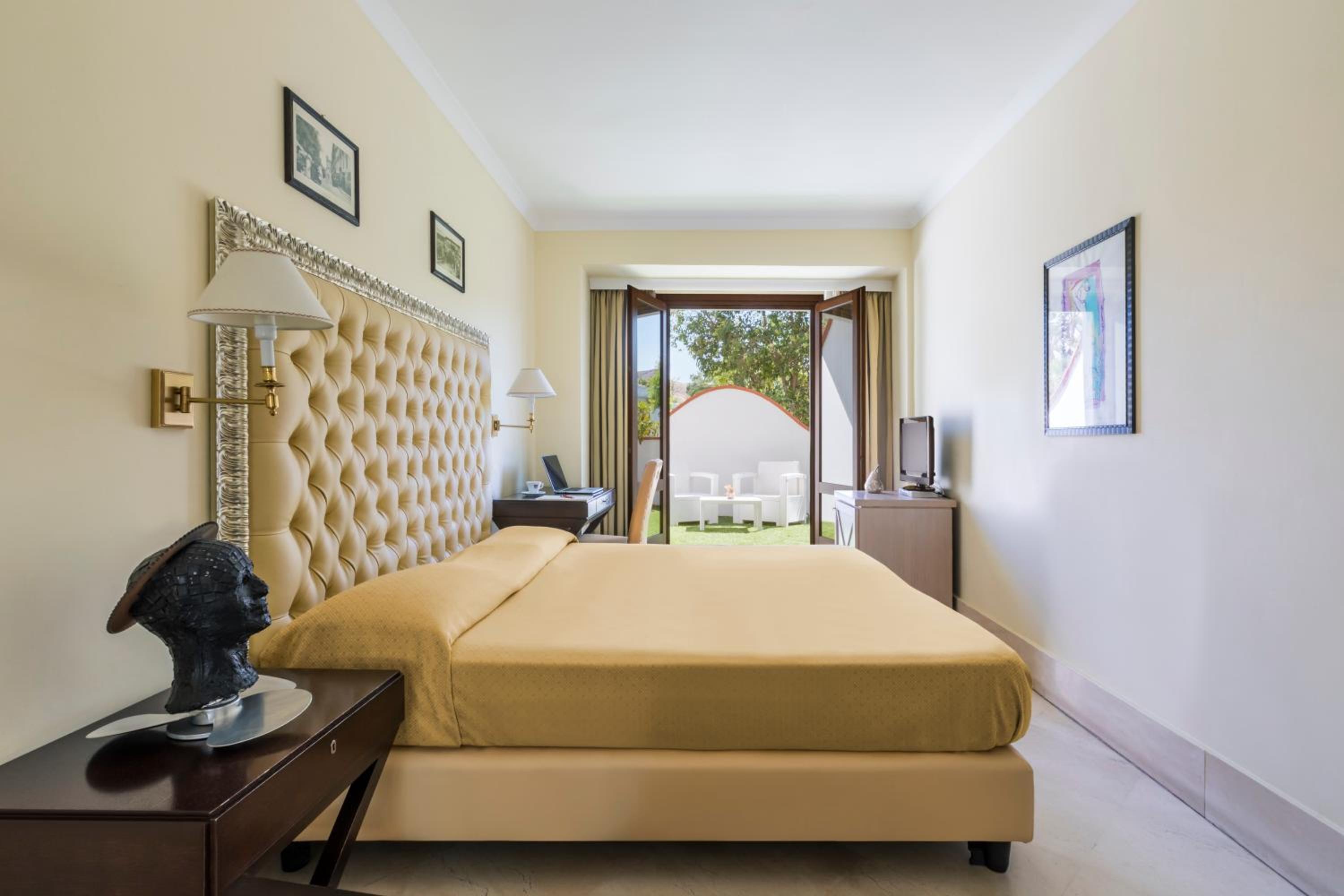 Double or Twin Room - Photo 8