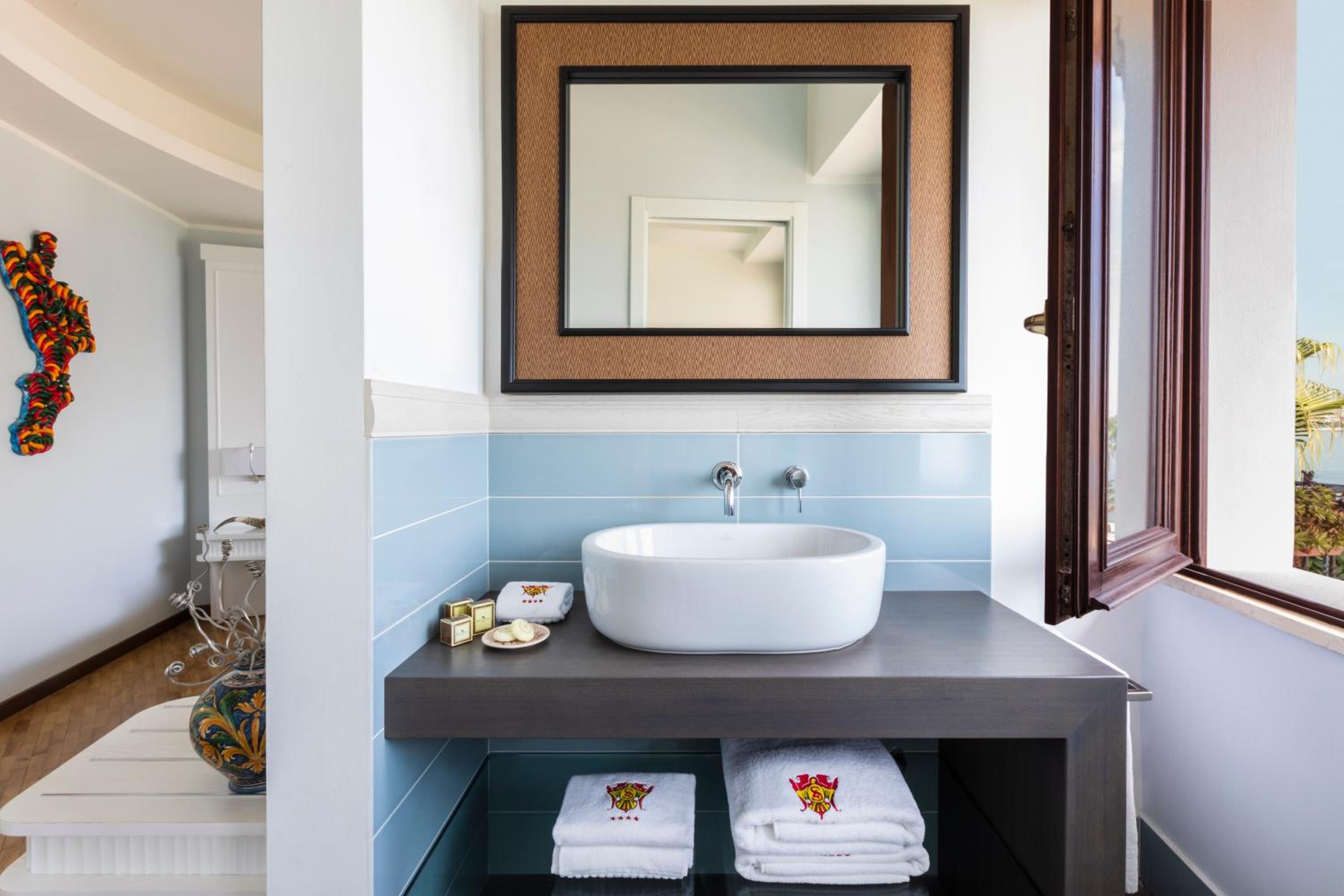 Double or Twin Room - Photo 6