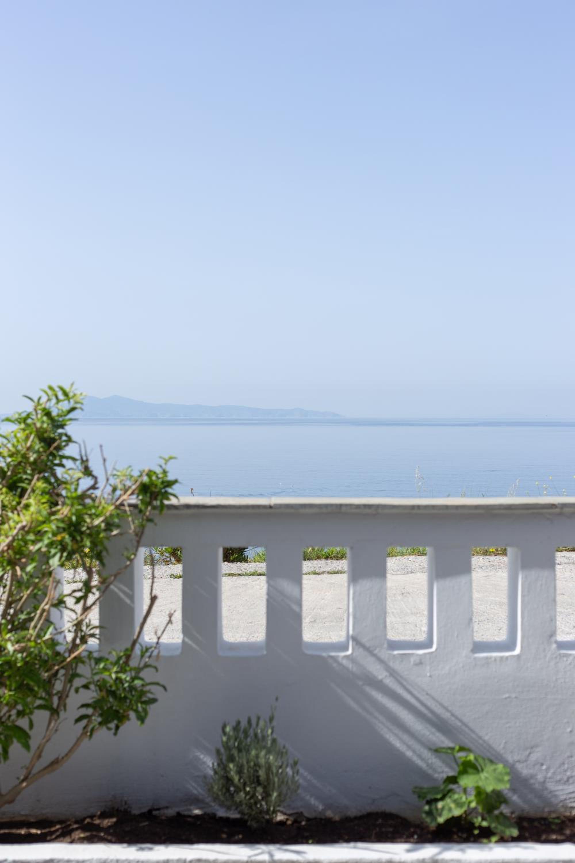 Double or Twin Room with Partial Sea View photo 2