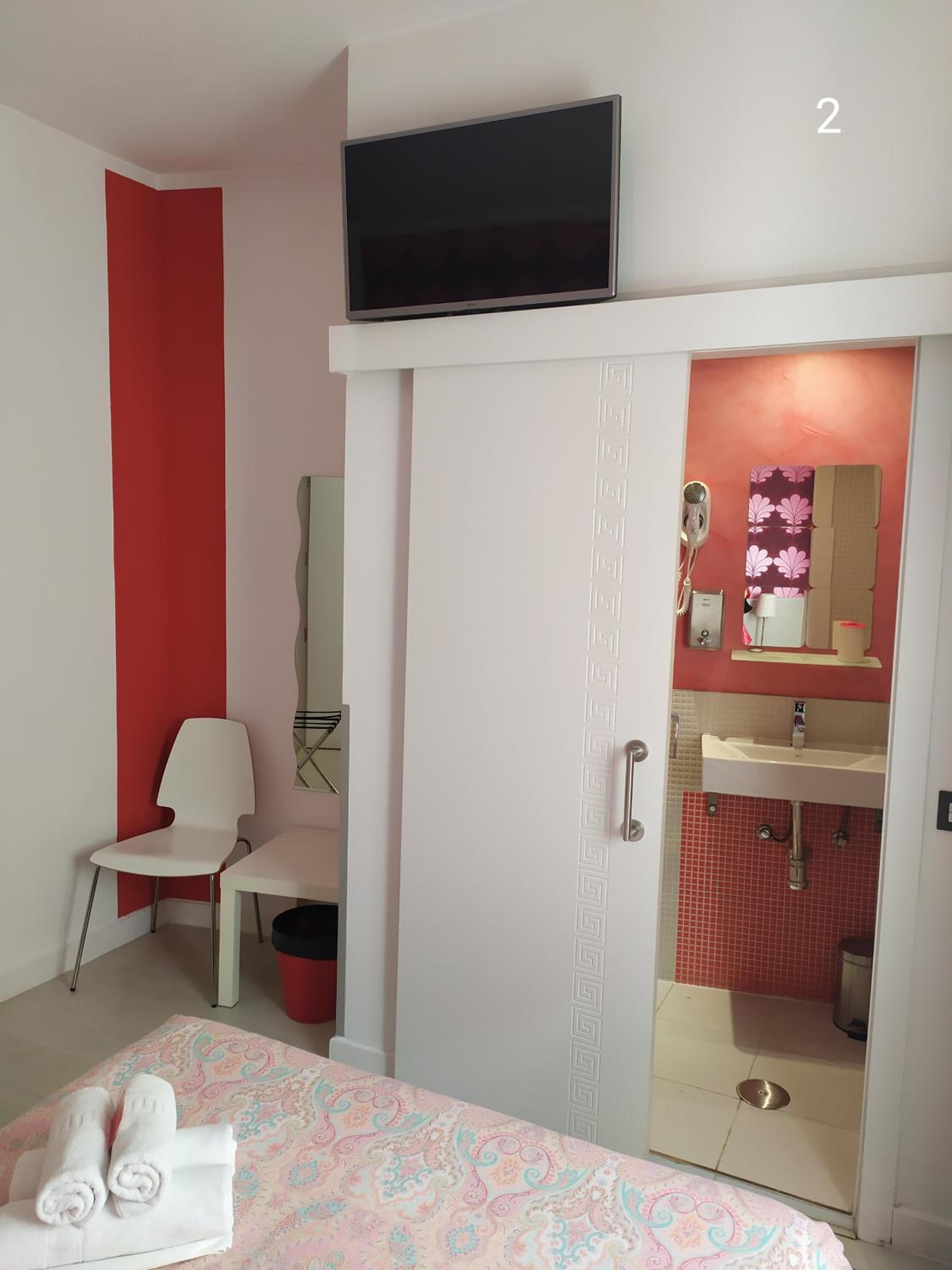 Double Room - Photo 24