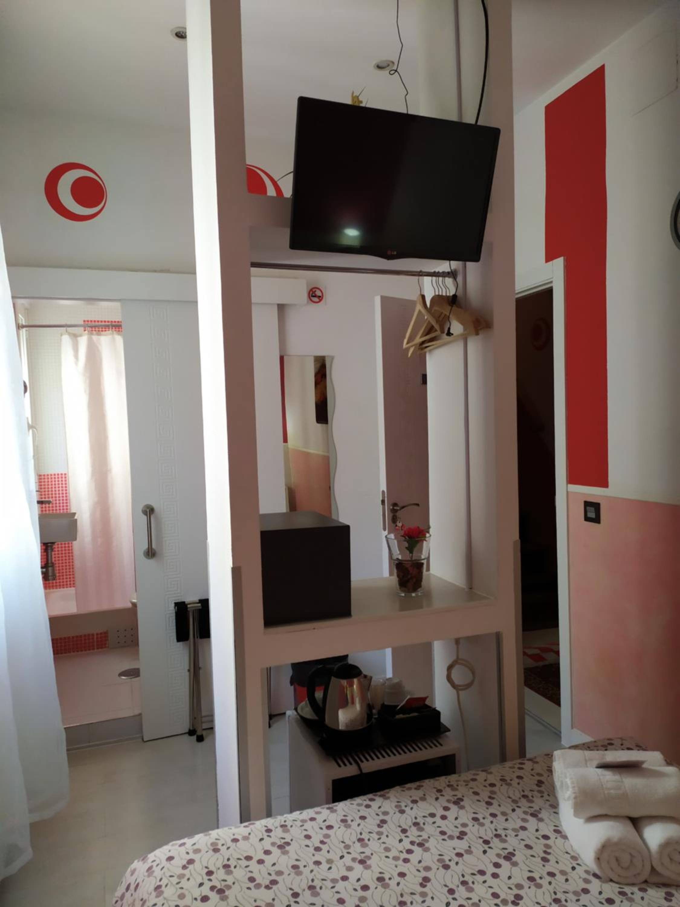 Small Double Room - Photo 13