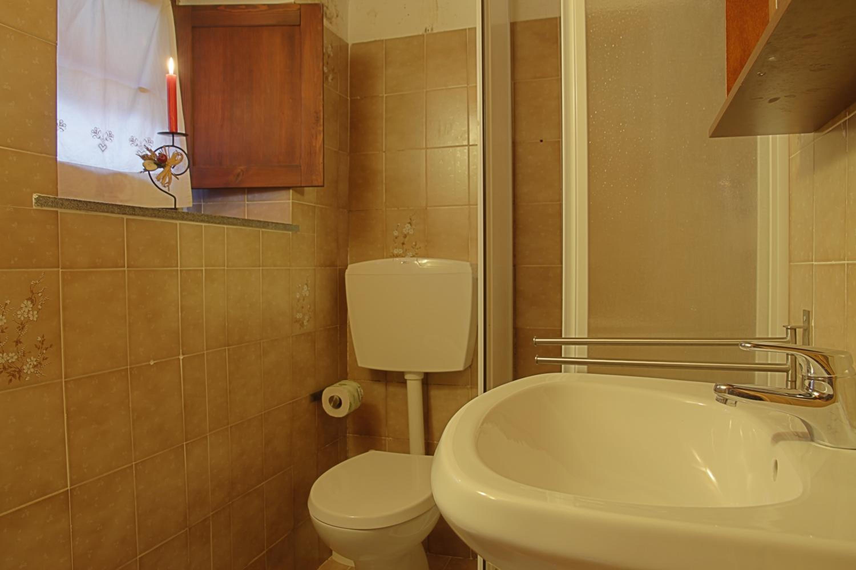 Two-Bedroom Apartment - Photo 2