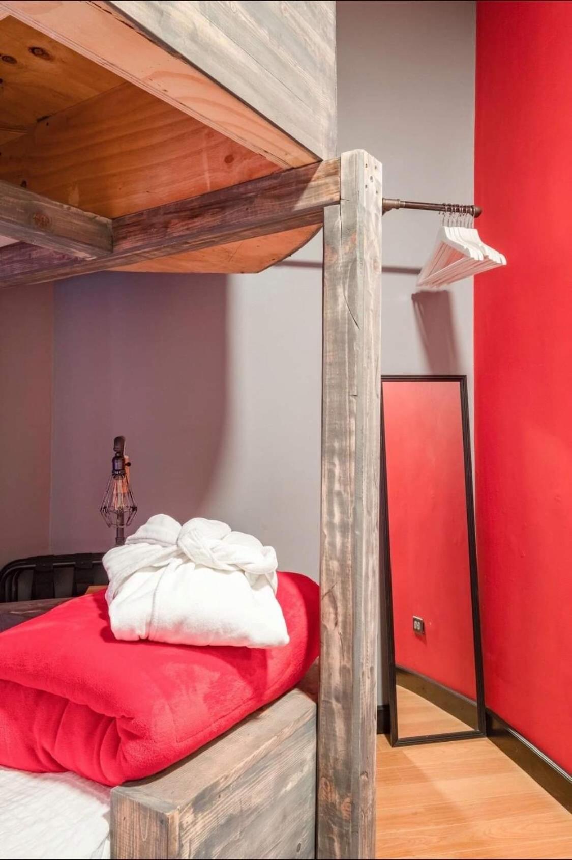 Three-Bedroom Apartment - Photo 29