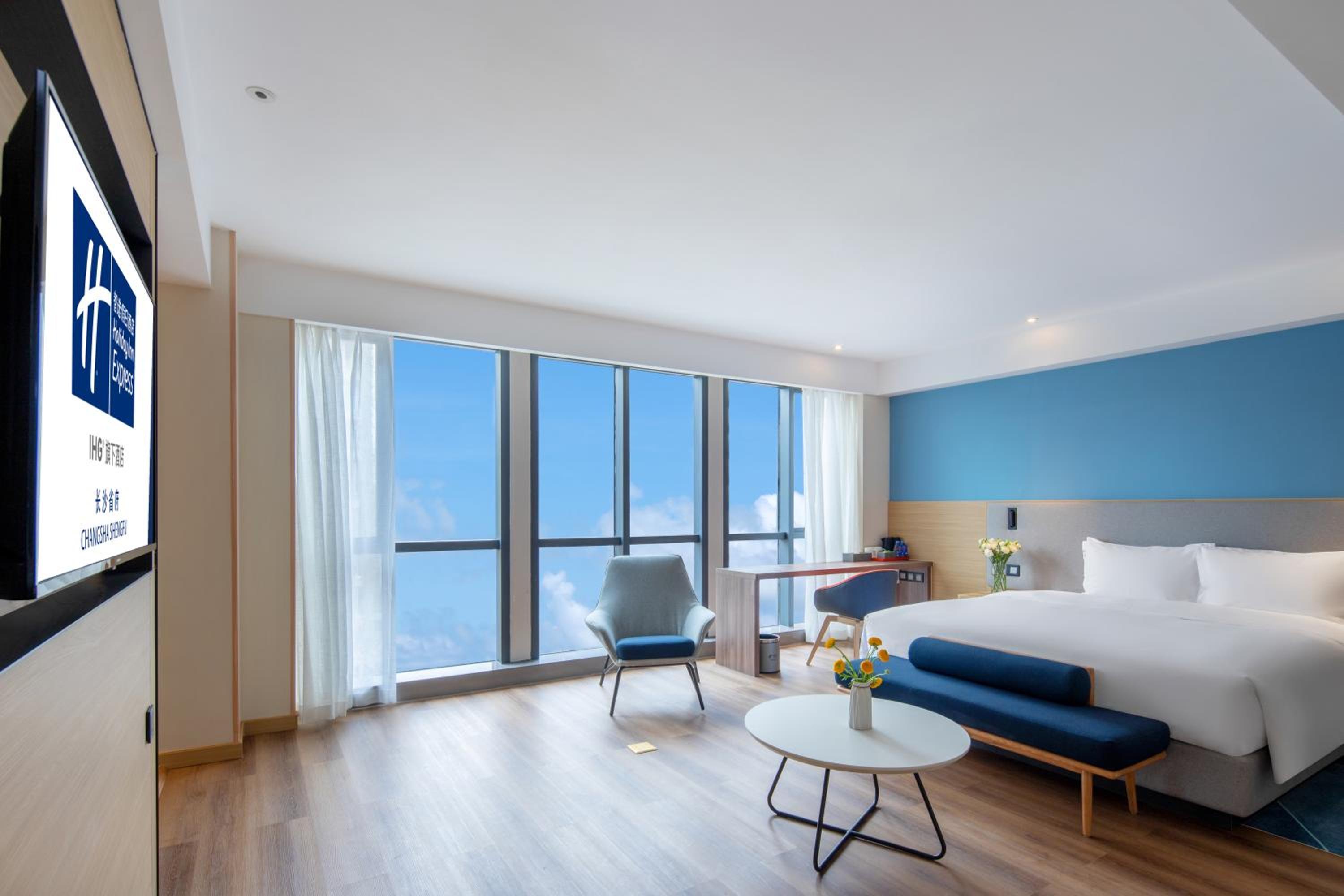 Standard King Room with Extra Floor Space - Photo 1
