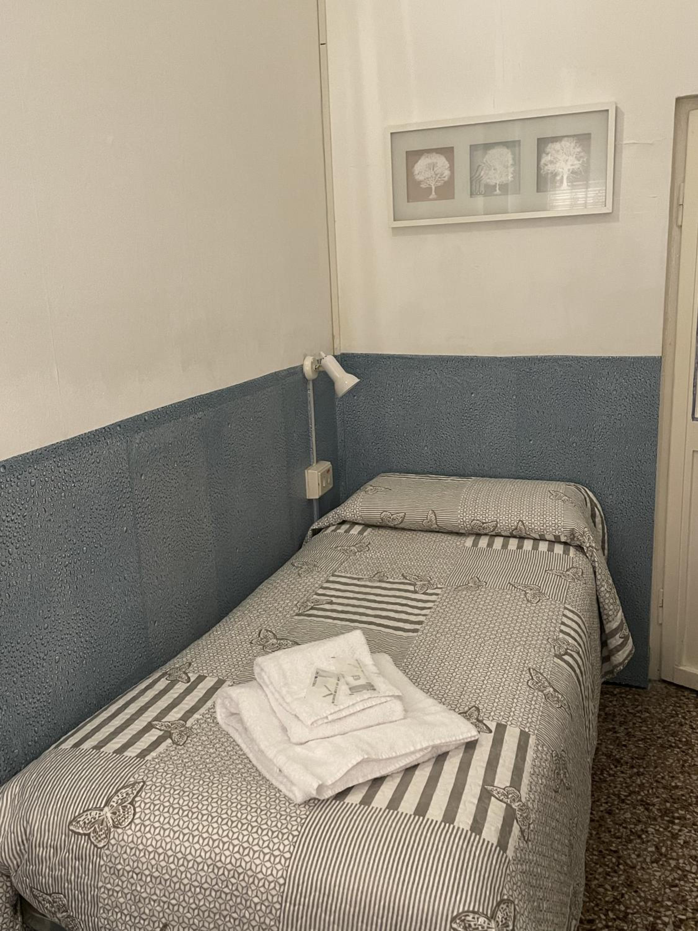 Single Room with Shared Bathroom