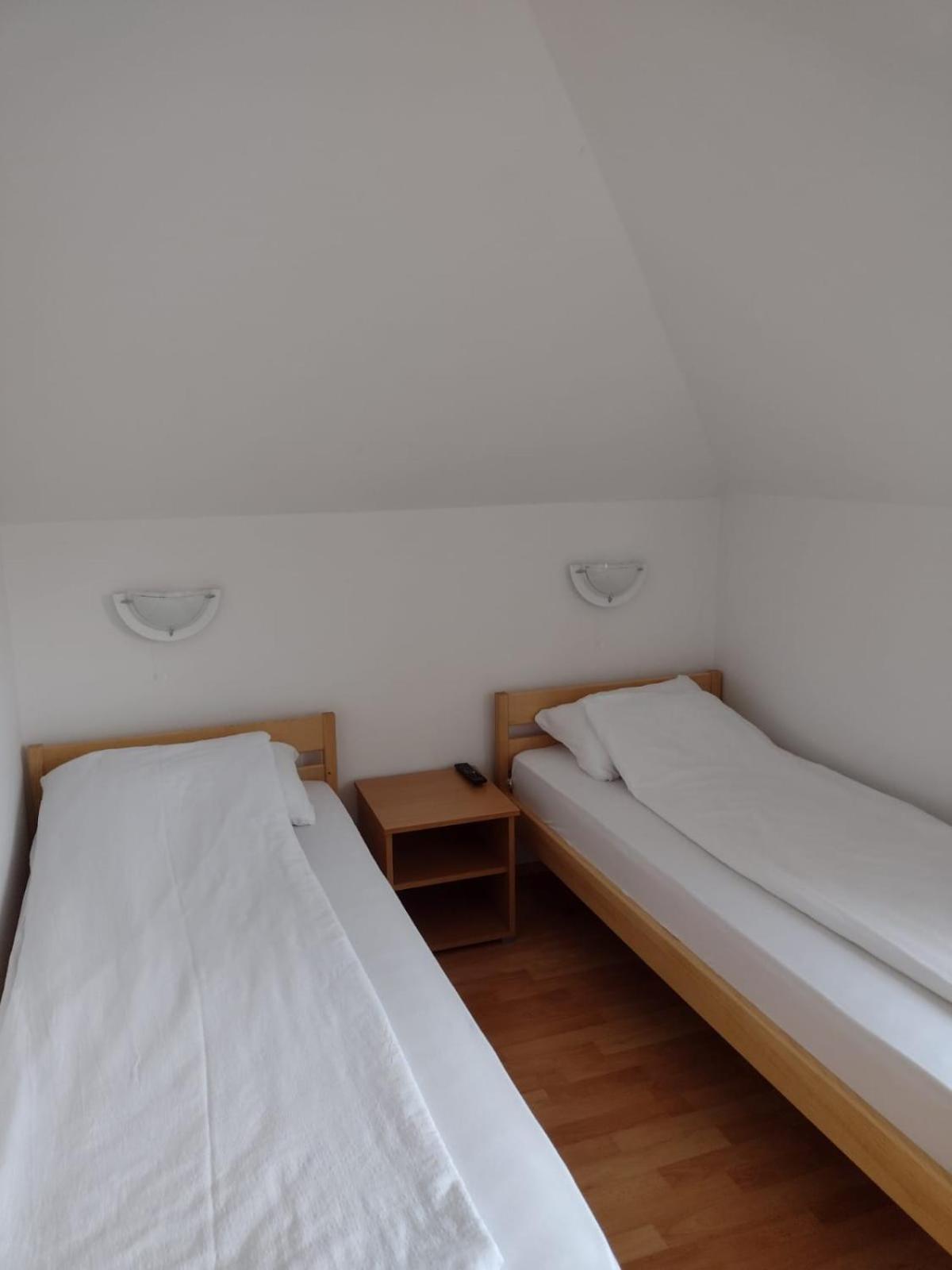 Twin Room with Bathroom photo 1