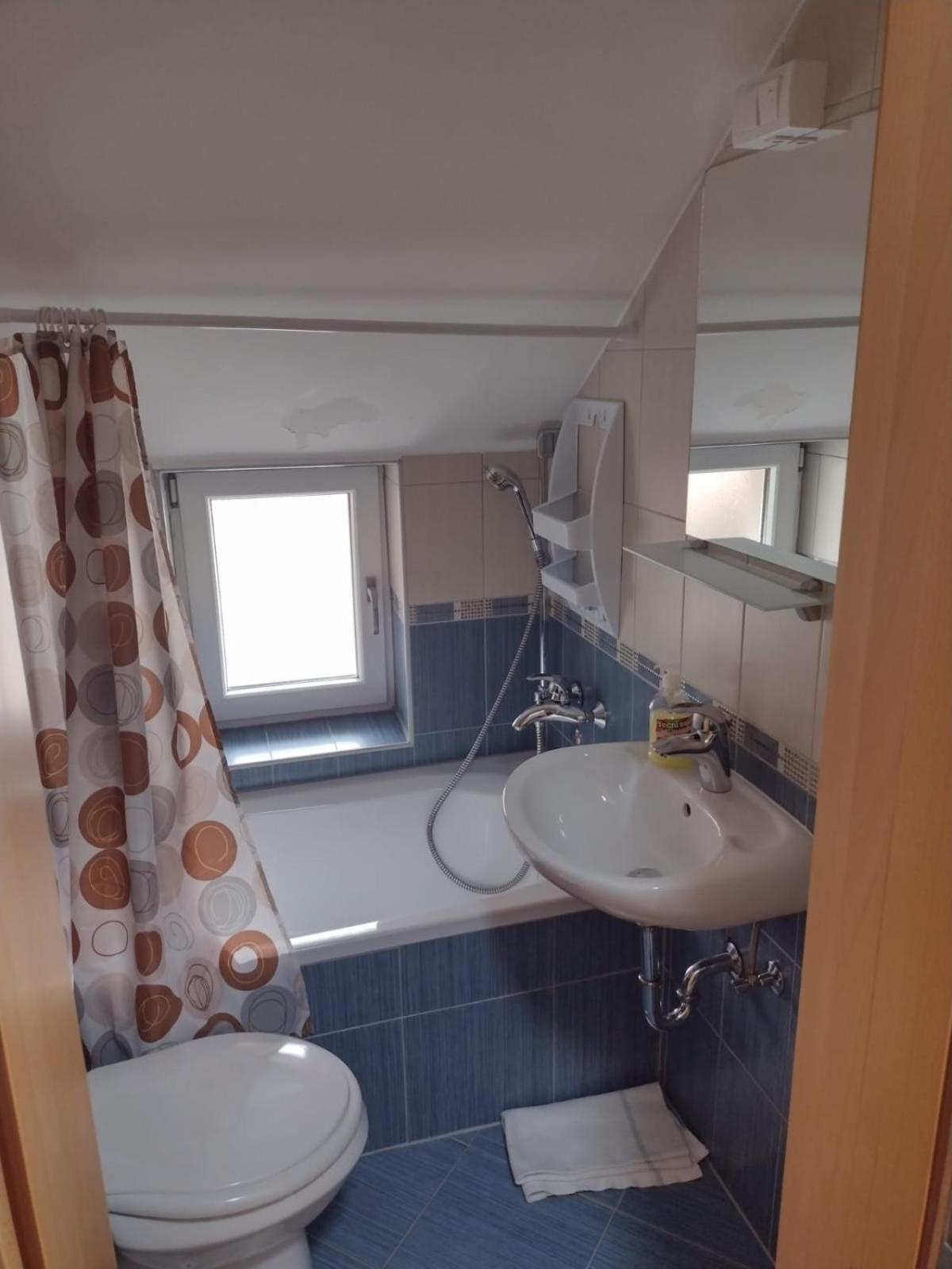 Twin Room with Bathroom photo 2