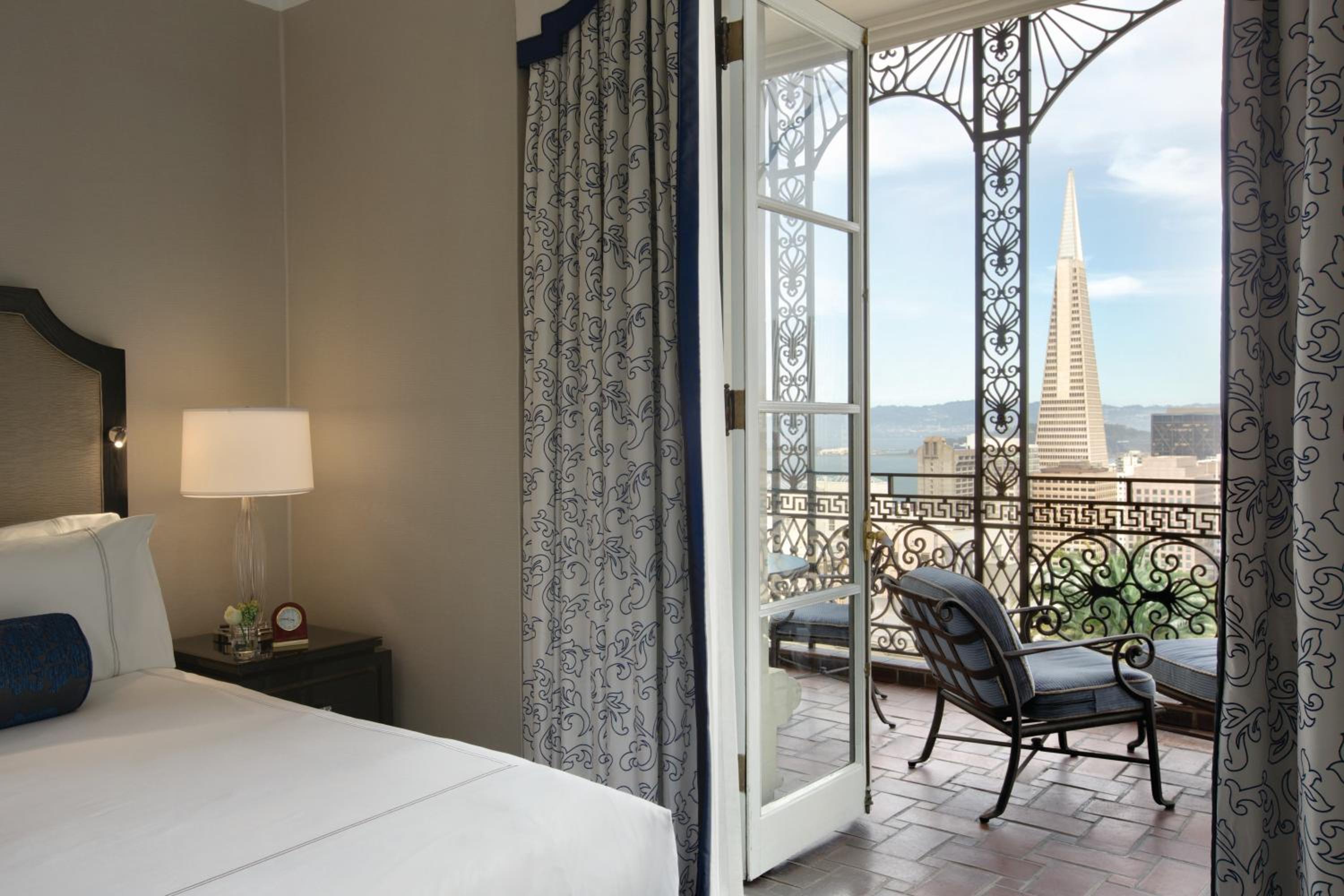 One-Bedroom Queen Suite with Sofa Bed and Balcony - Photo 7