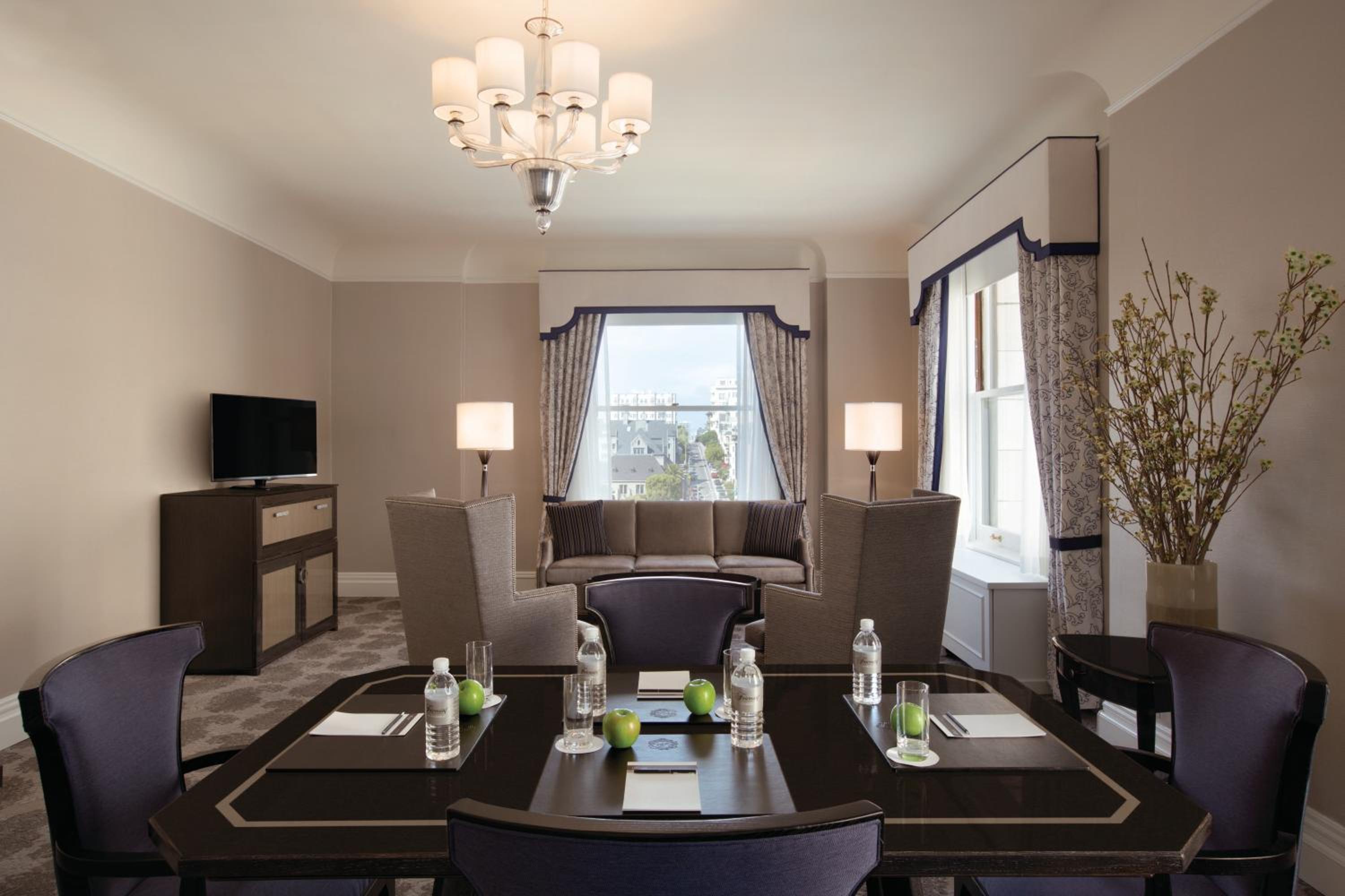 One-Bedroom King Suite with Sofa Bed and Parlor - Photo 3