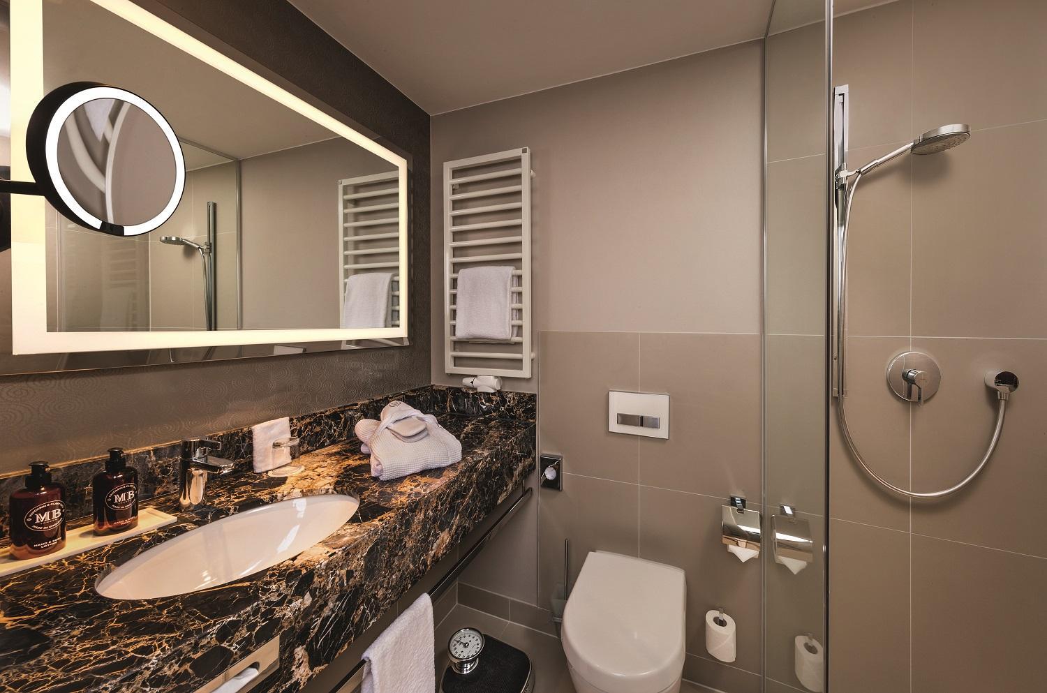 Executive Suite - Photo 5