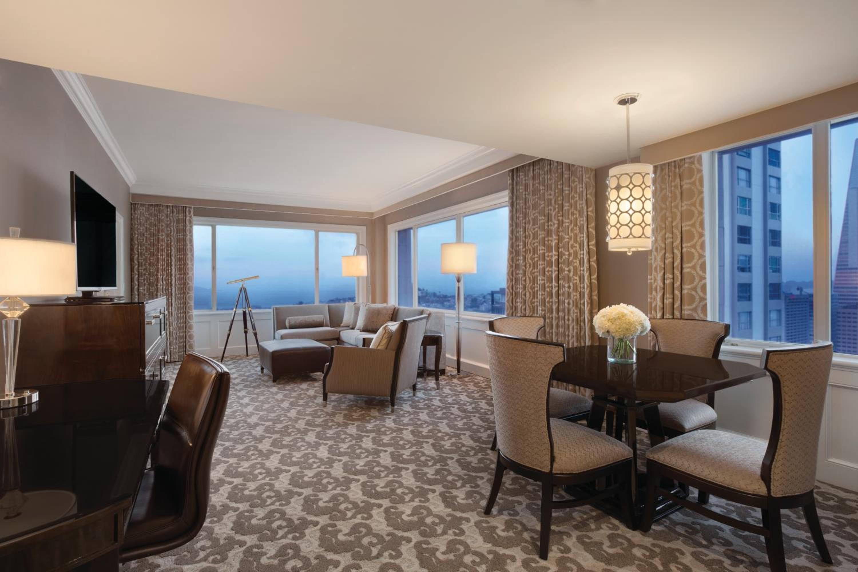 Signature Golden Gate King Suite with Sofa Bed