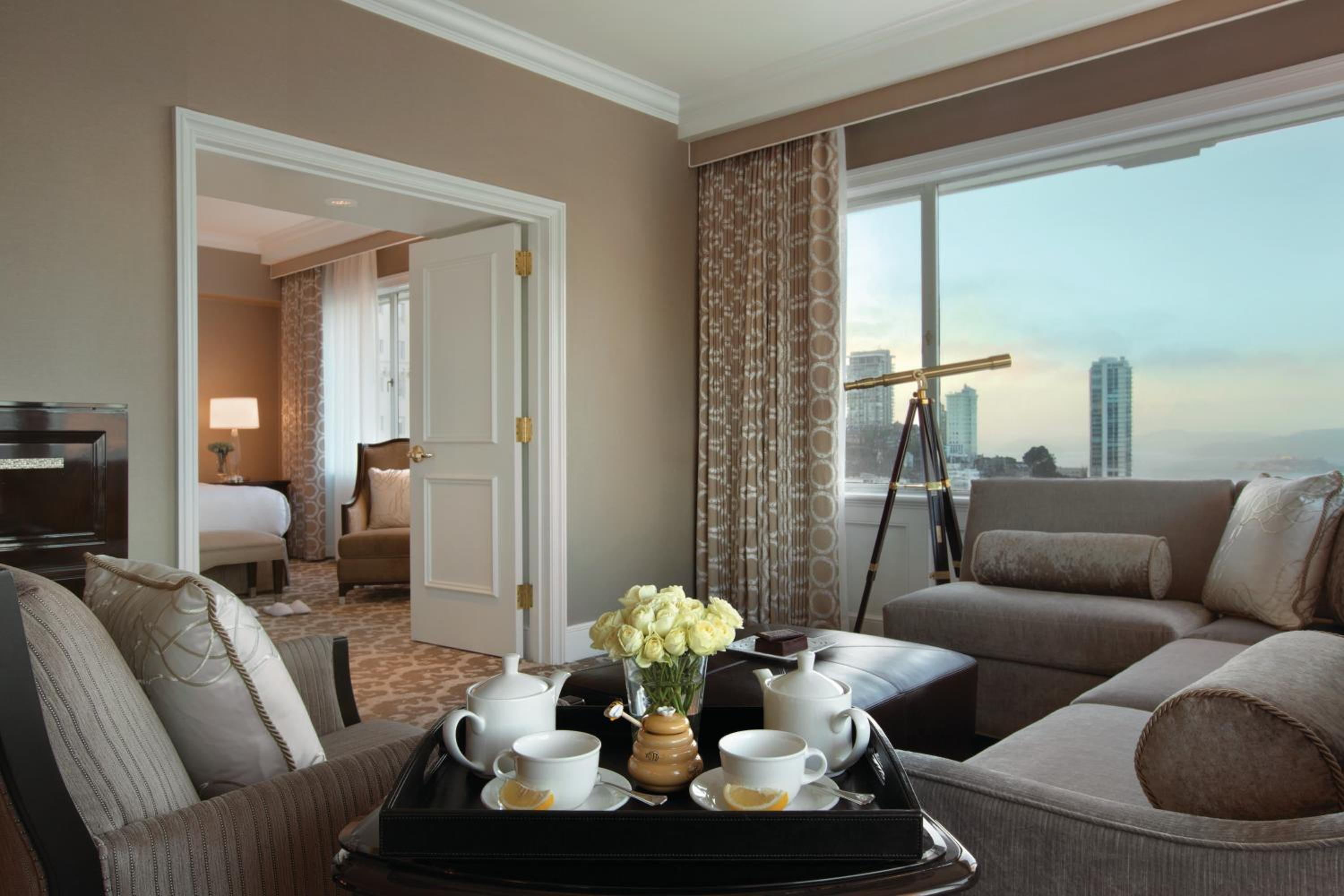 Signature King Suite with Sofa Bed and Bay View - Photo 3