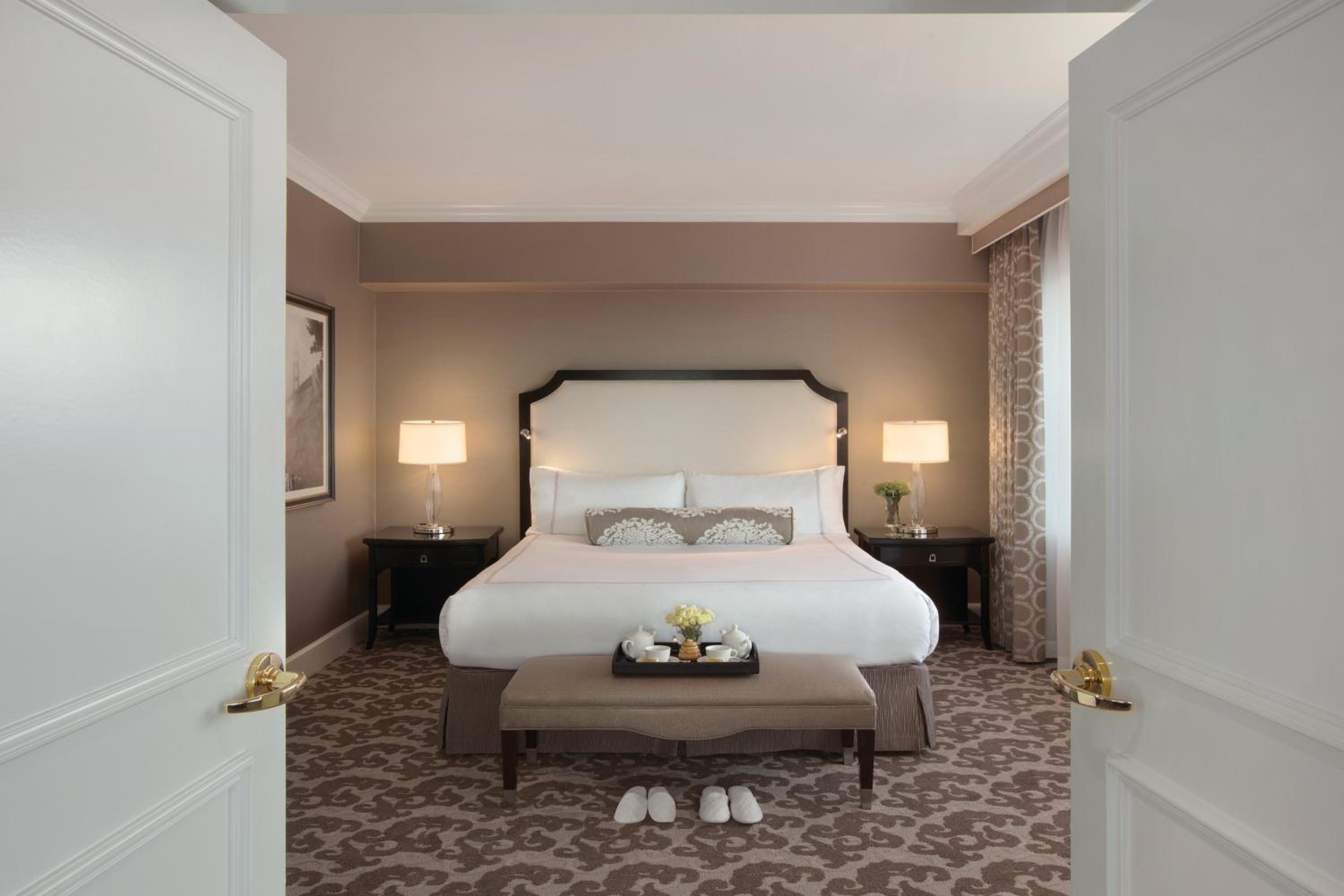 Signature King Suite with Sofa Bed and Bay View - Photo 2