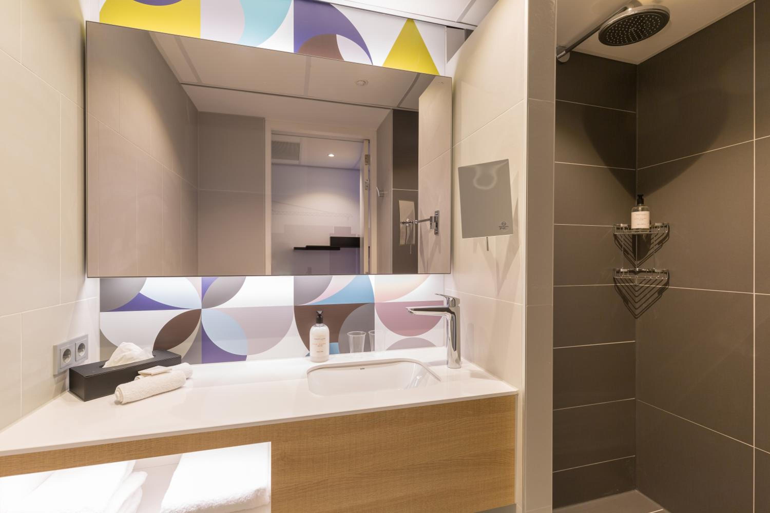 Standard Twin Room - Photo 3