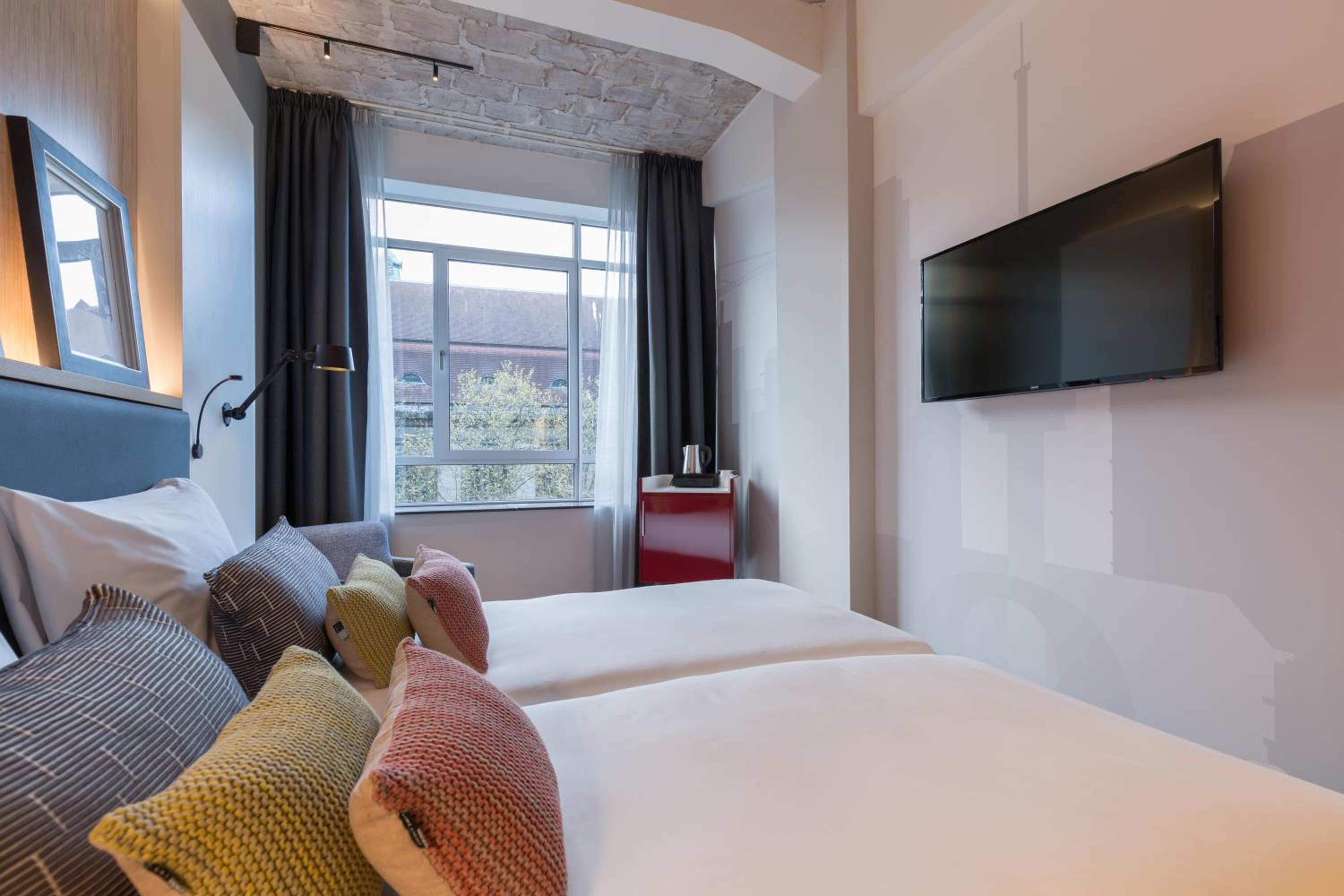 Standard Twin Room - Photo 2